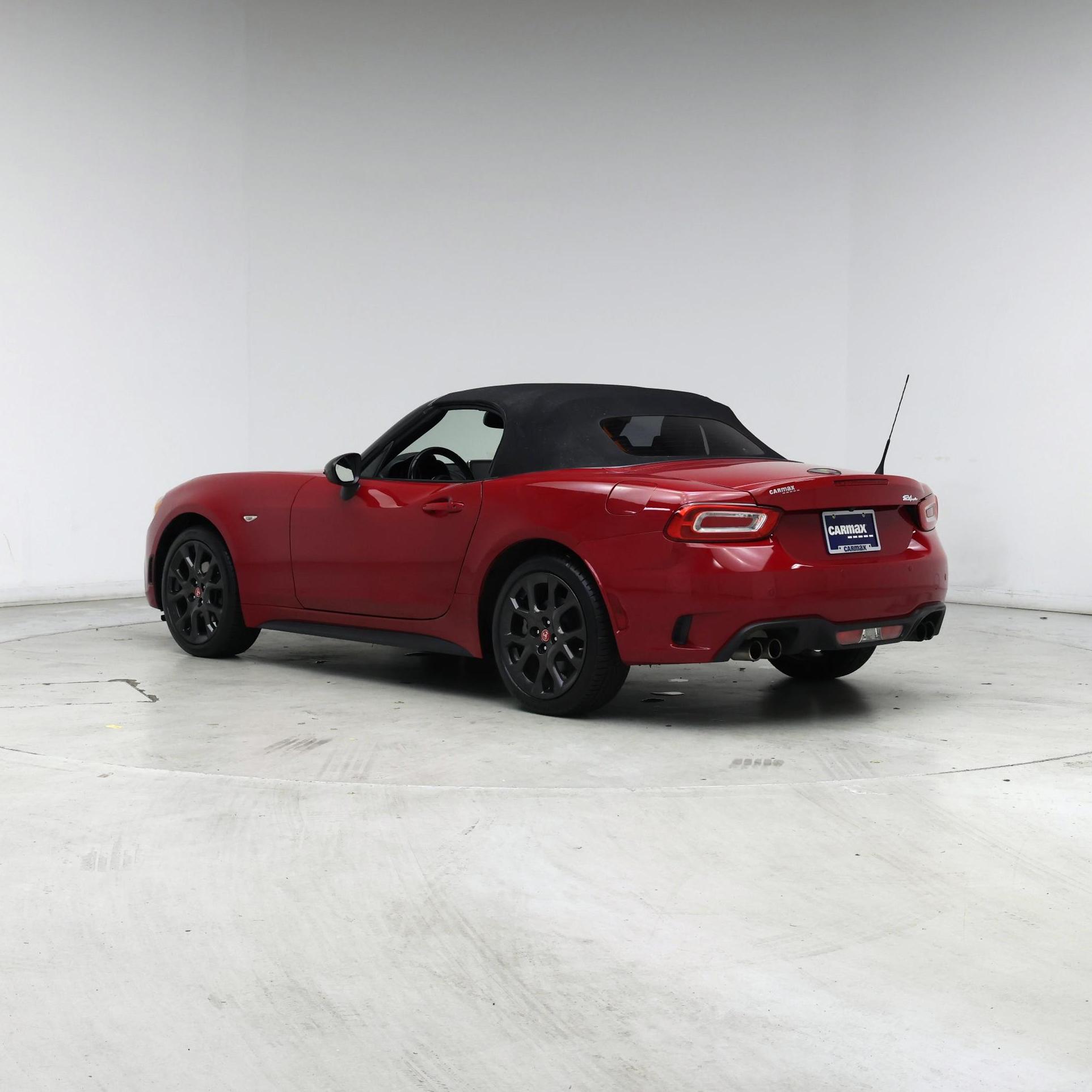 Thumbnail: 2017 Fiat 124 Spider - 2