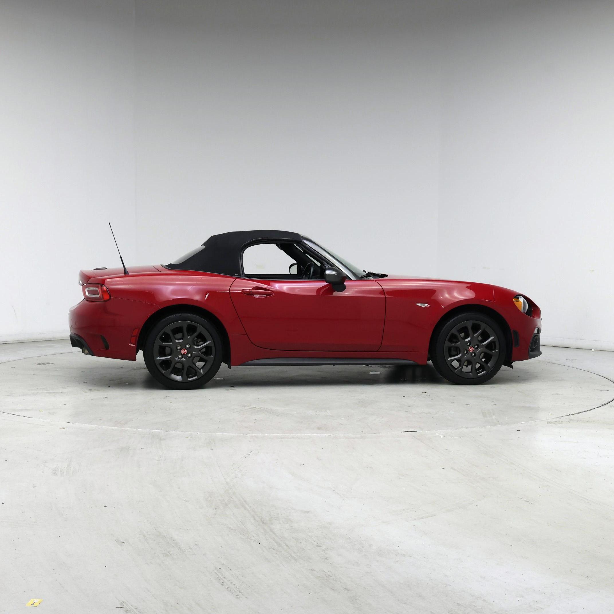 Thumbnail: 2017 Fiat 124 Spider - 7