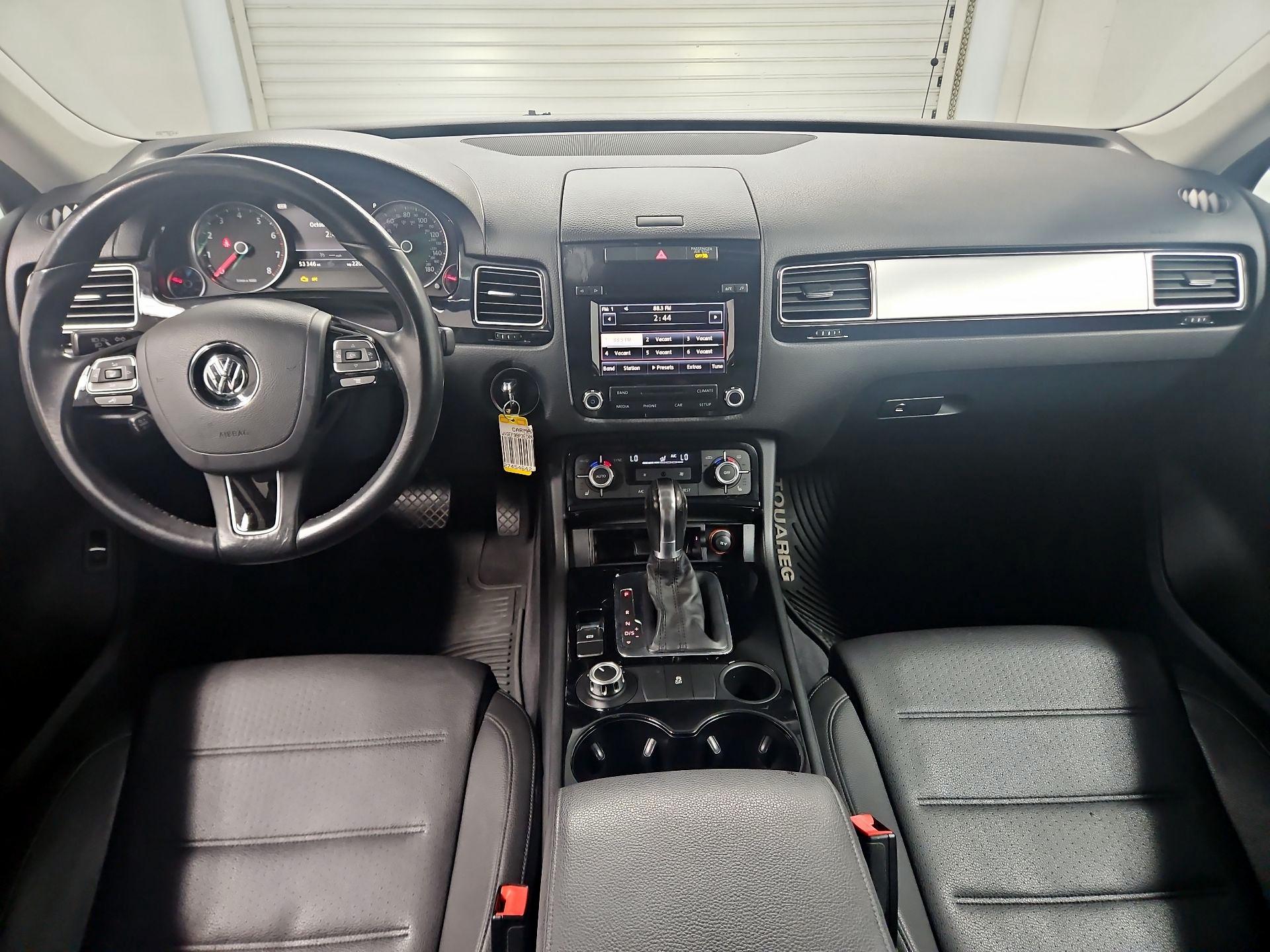 Thumbnail: 2014 Volkswagen Touareg - 9