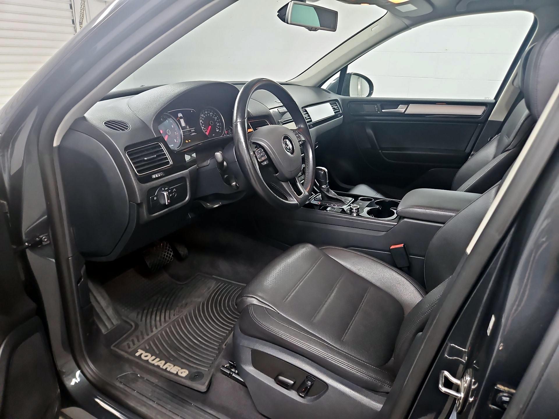 Thumbnail: 2014 Volkswagen Touareg - 11