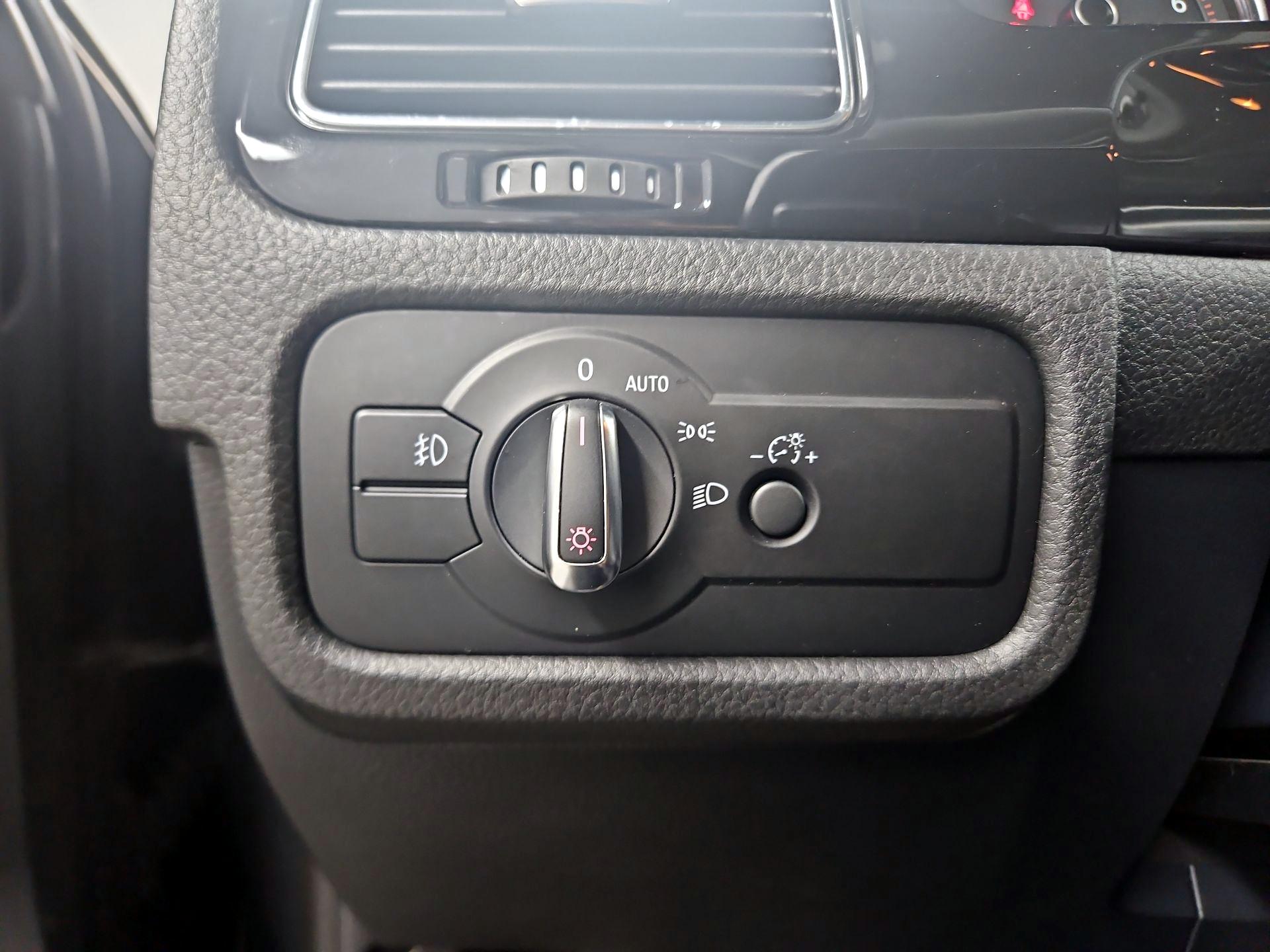 Thumbnail: 2014 Volkswagen Touareg - 13