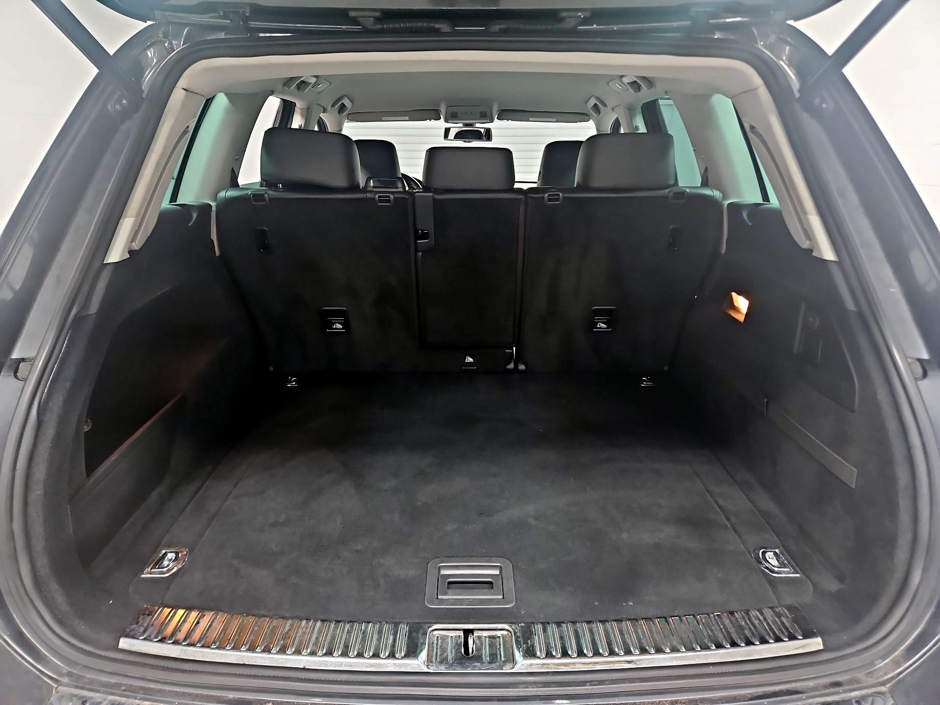 Thumbnail: 2014 Volkswagen Touareg - 19