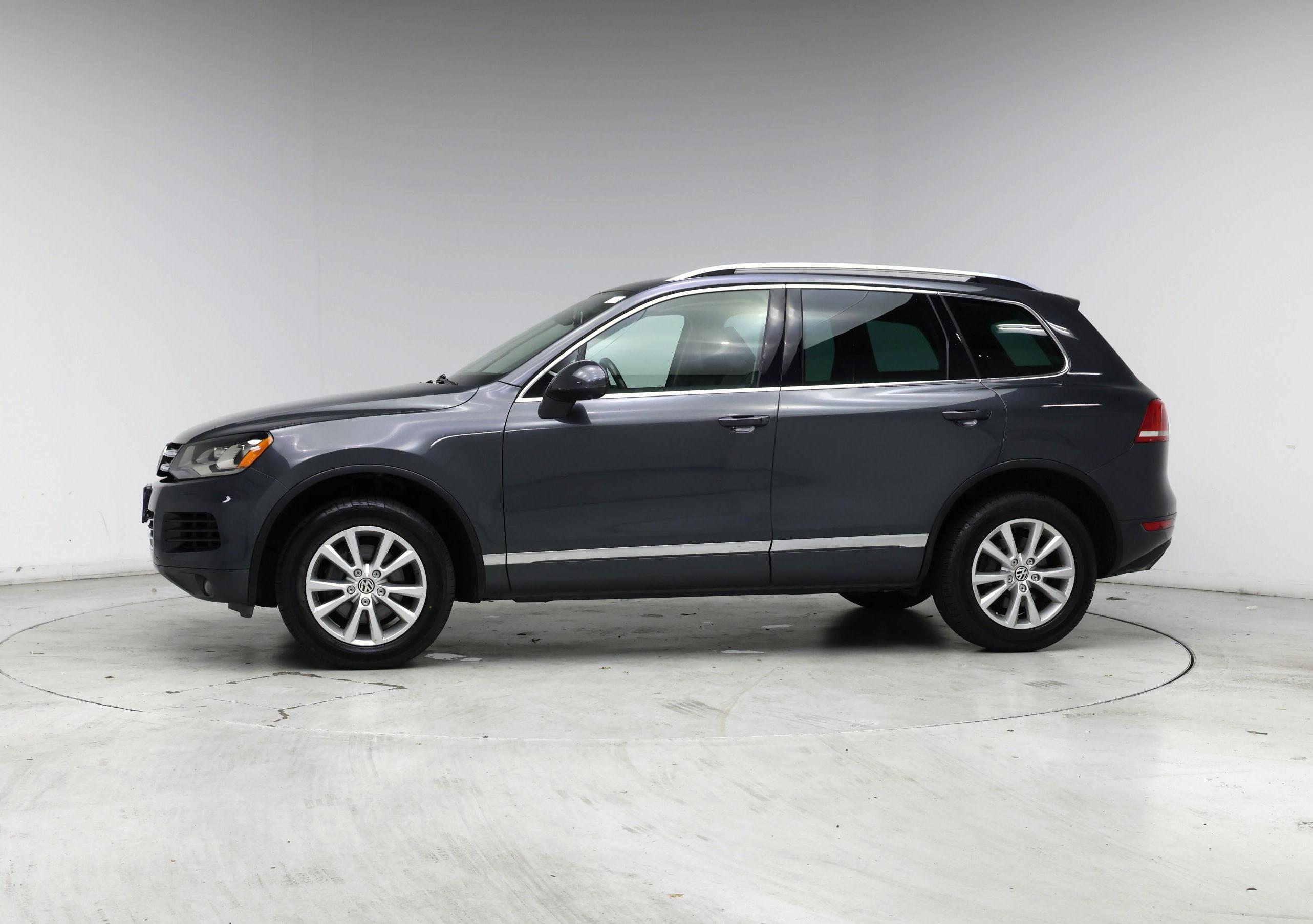 Thumbnail: 2014 Volkswagen Touareg - 3
