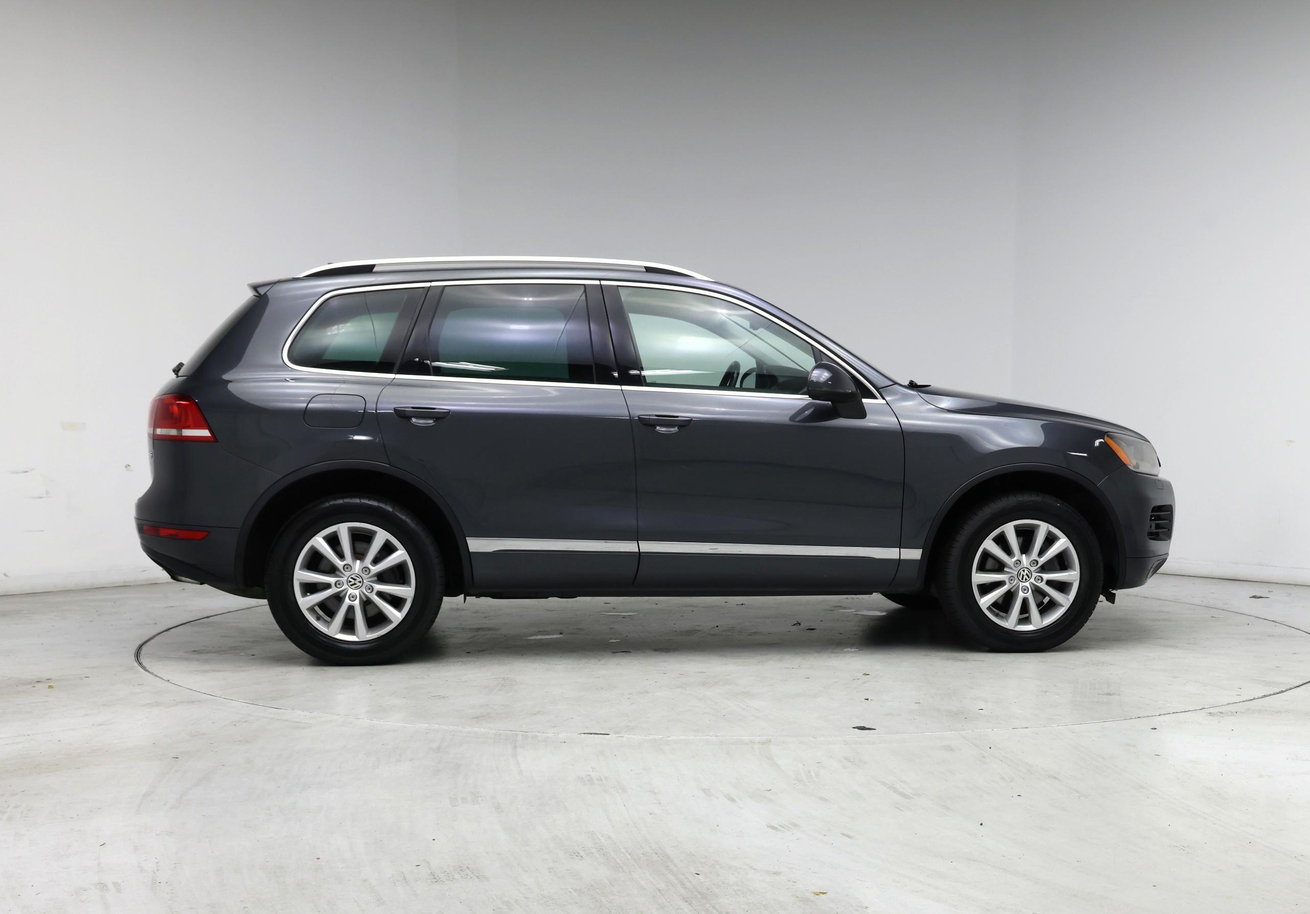 Thumbnail: 2014 Volkswagen Touareg - 7