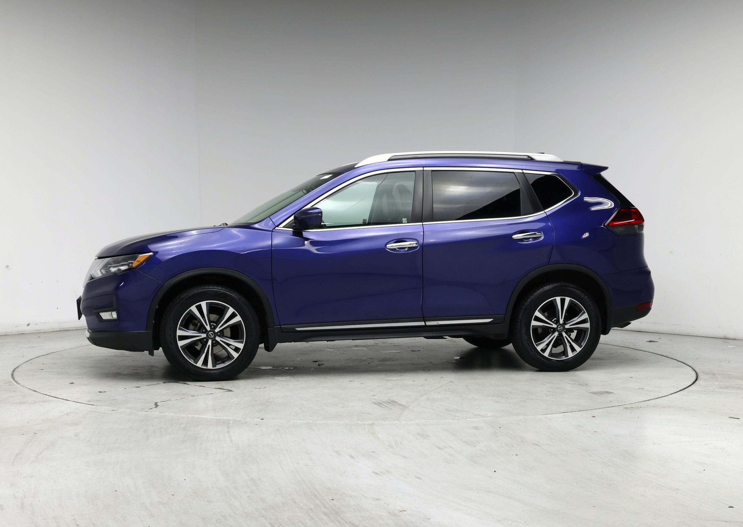 Thumbnail: 2017 Nissan Rogue - 3