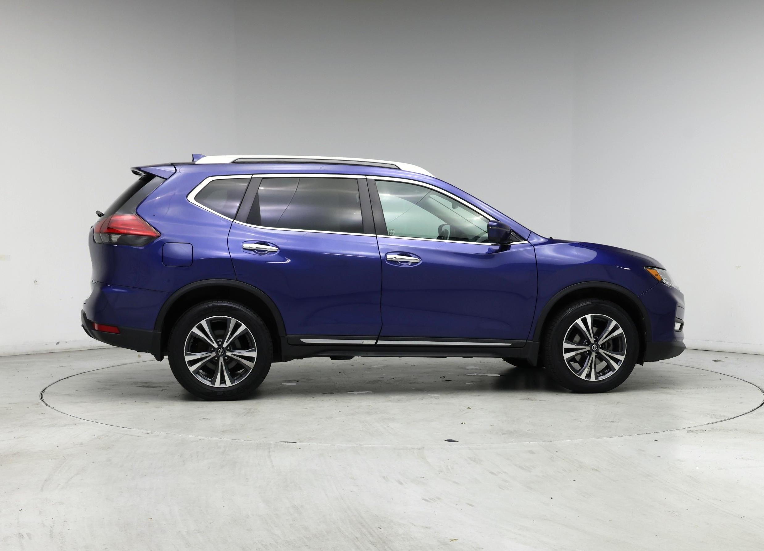 Thumbnail: 2017 Nissan Rogue - 7