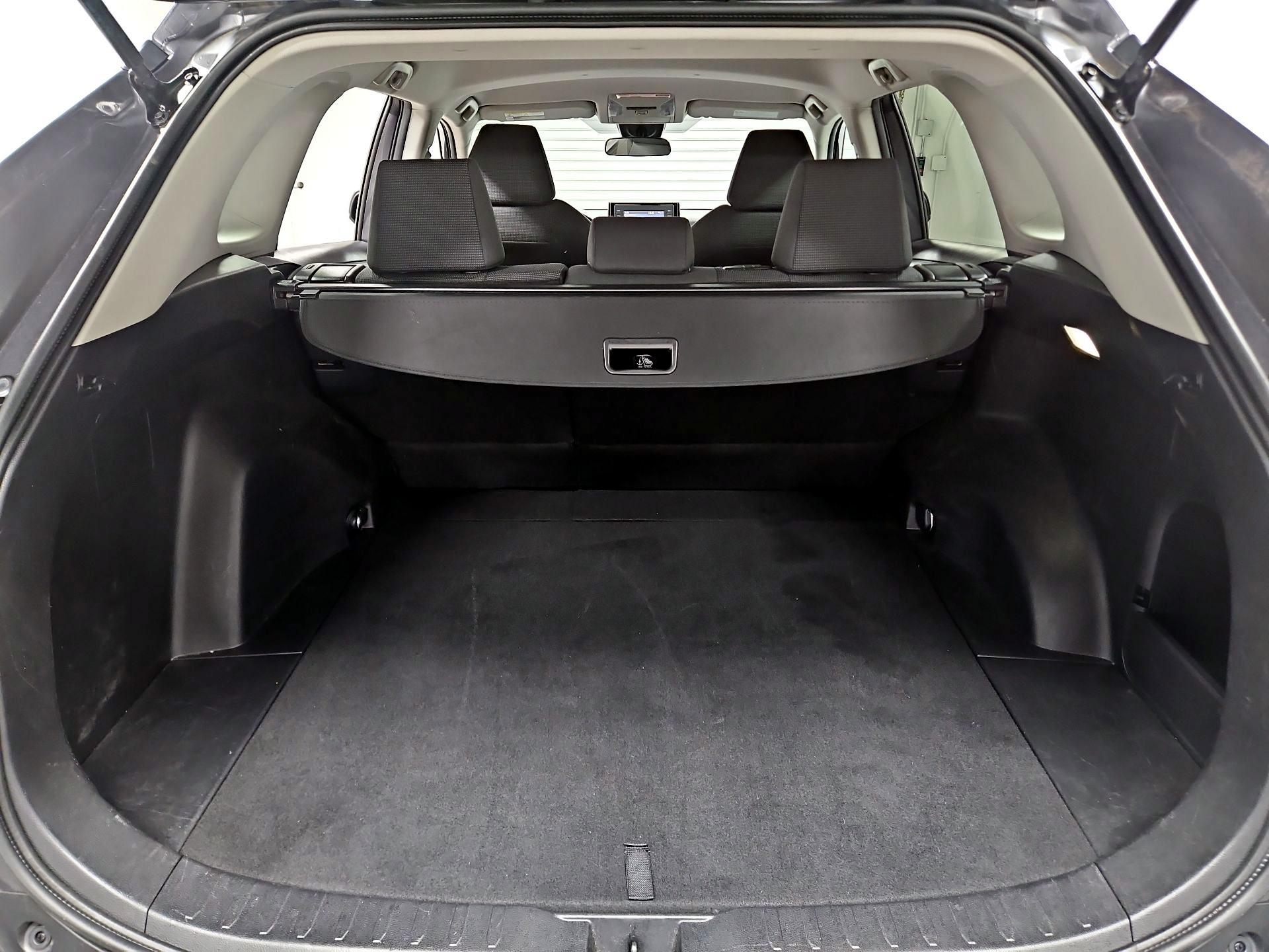 Thumbnail: 2022 Toyota RAV4 - 20