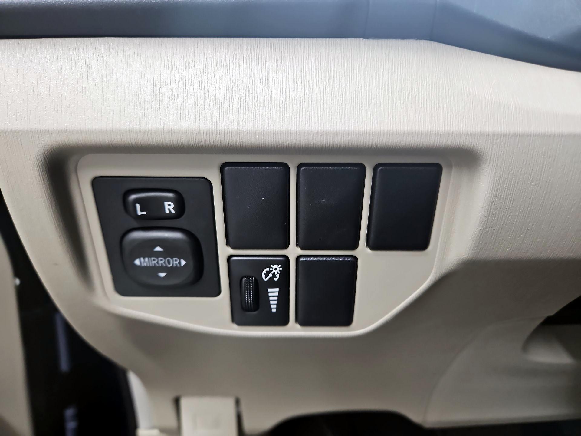 Thumbnail: 2014 Toyota Prius - 13