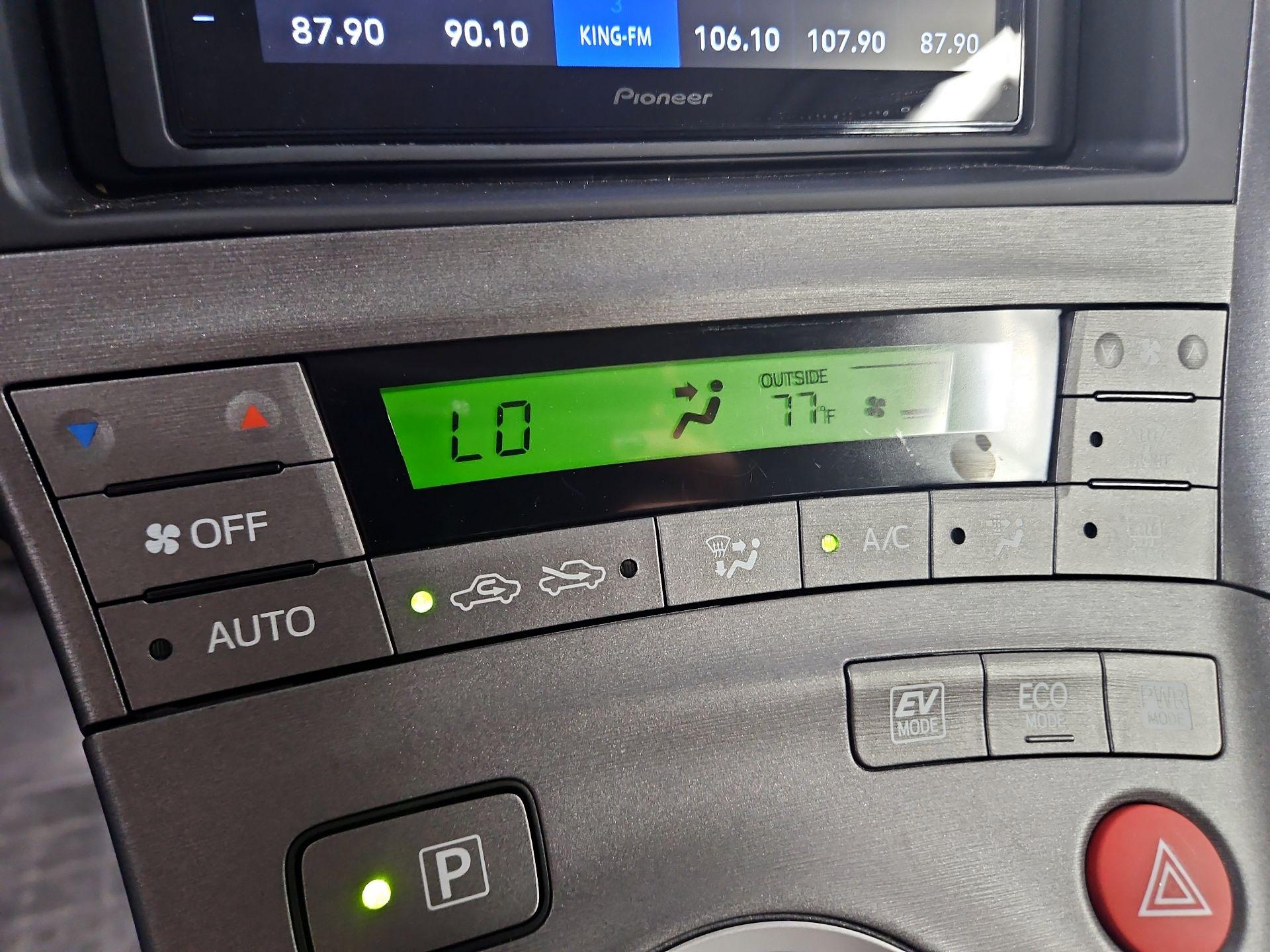 Thumbnail: 2014 Toyota Prius - 15