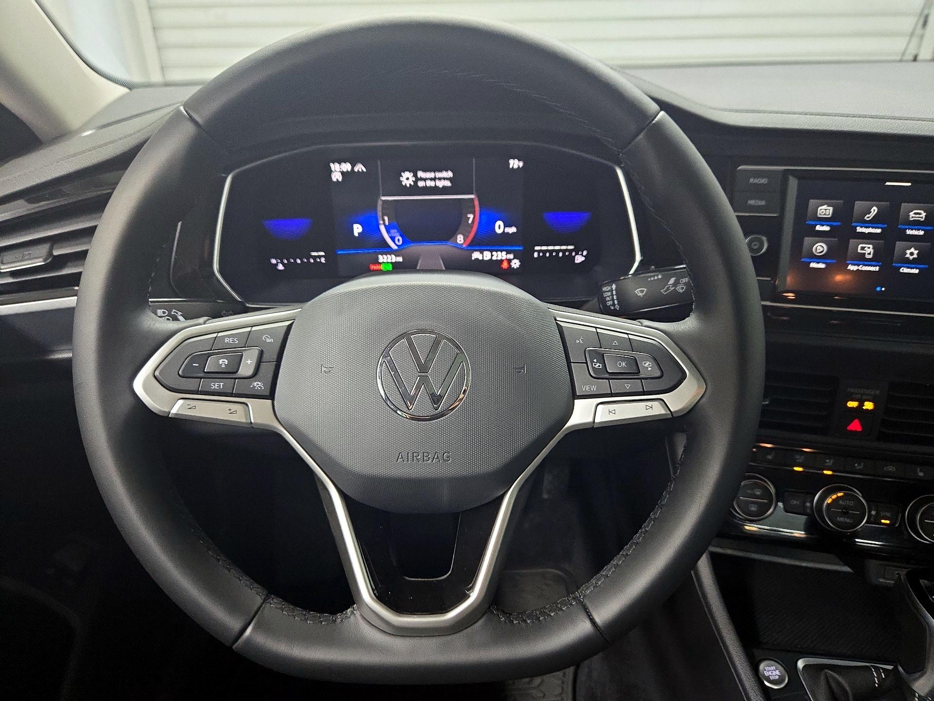 Thumbnail: 2022 Volkswagen Jetta - 10
