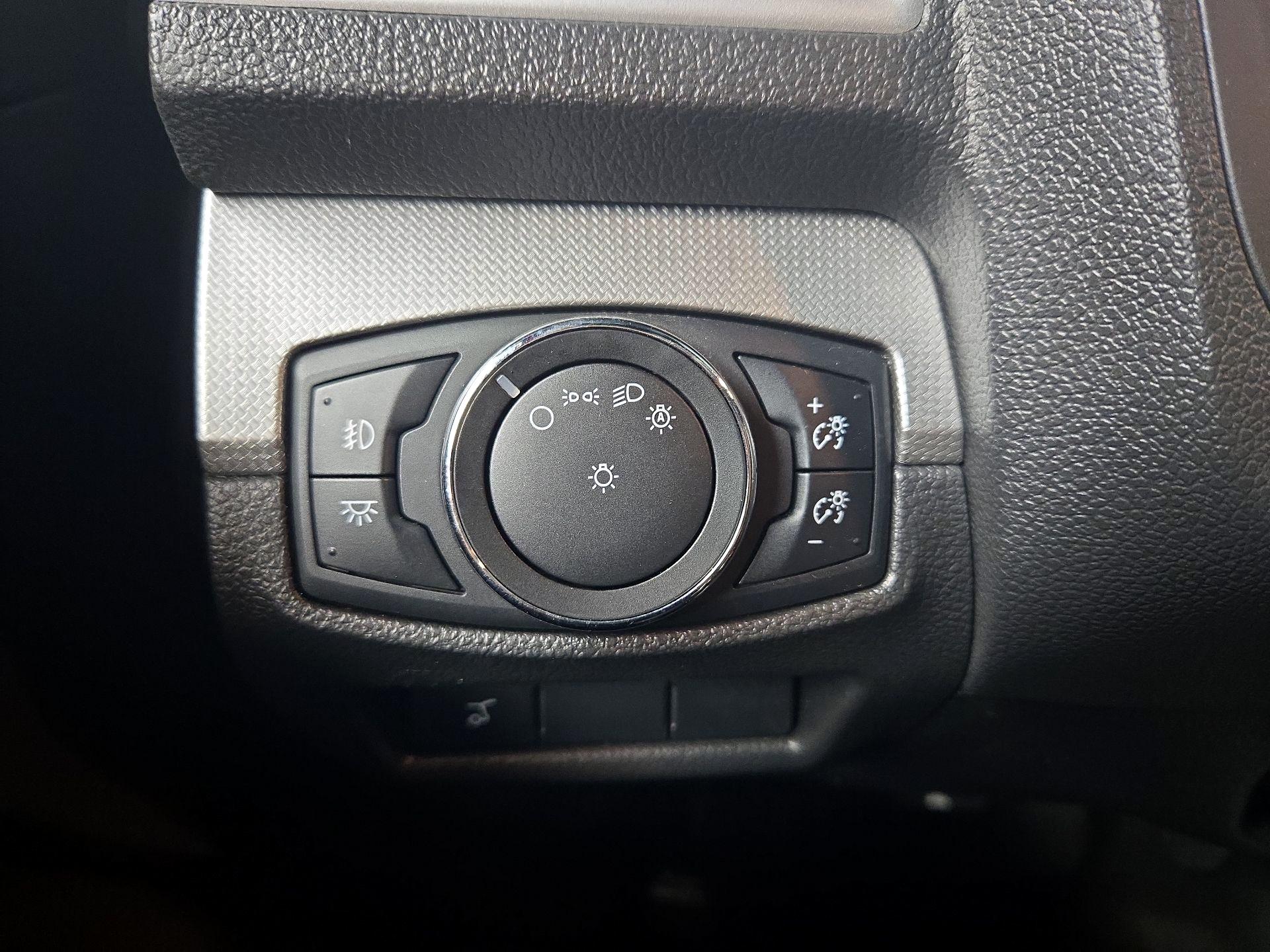 Thumbnail: 2014 Ford Explorer - 13