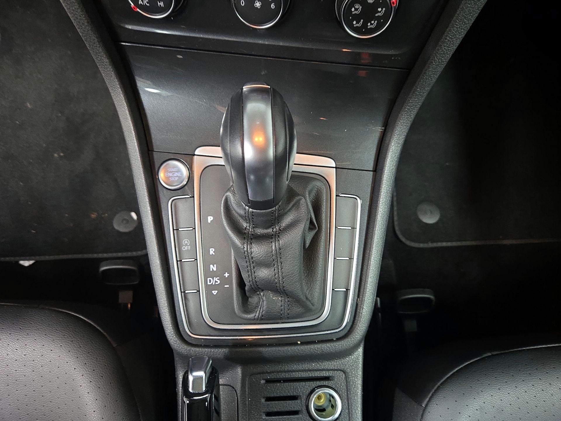 Thumbnail: 2021 Volkswagen Golf - 17