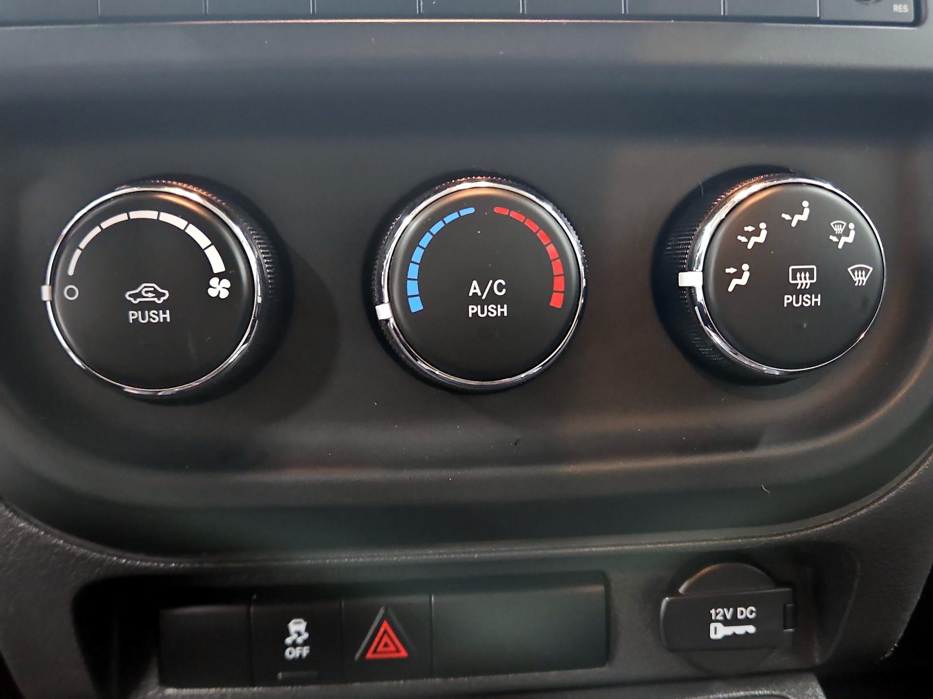 Thumbnail: 2014 Jeep Patriot - 15