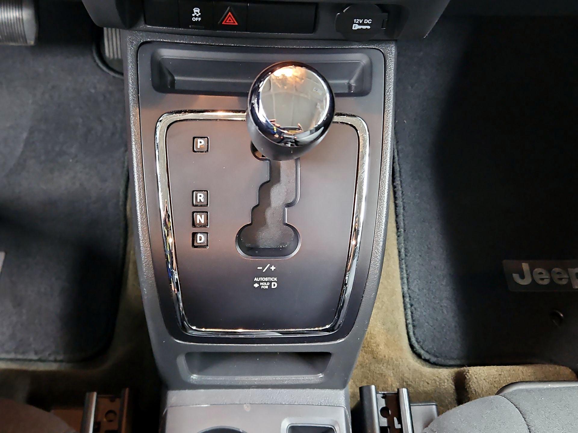 Thumbnail: 2014 Jeep Patriot - 16