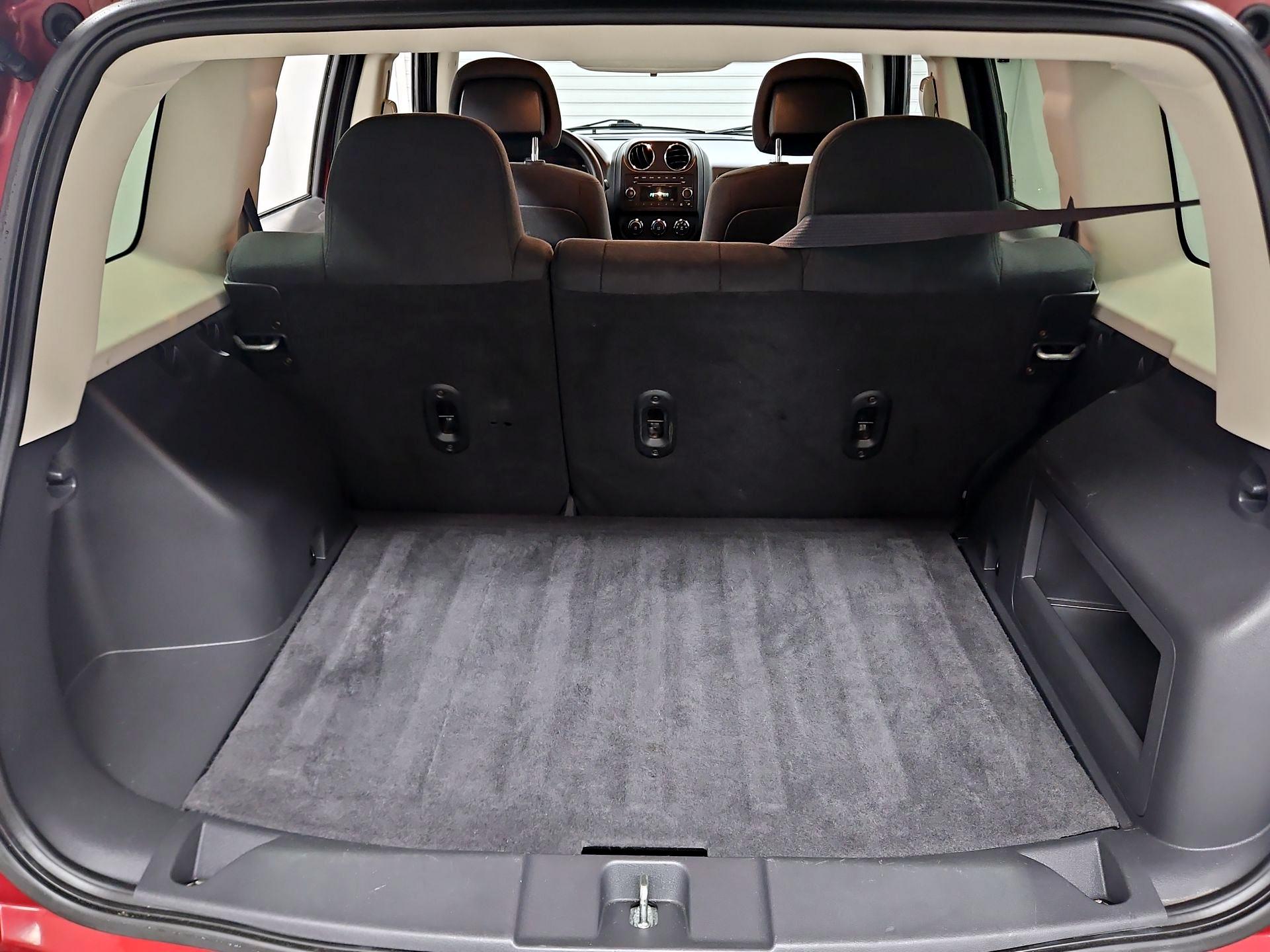 Thumbnail: 2014 Jeep Patriot - 18