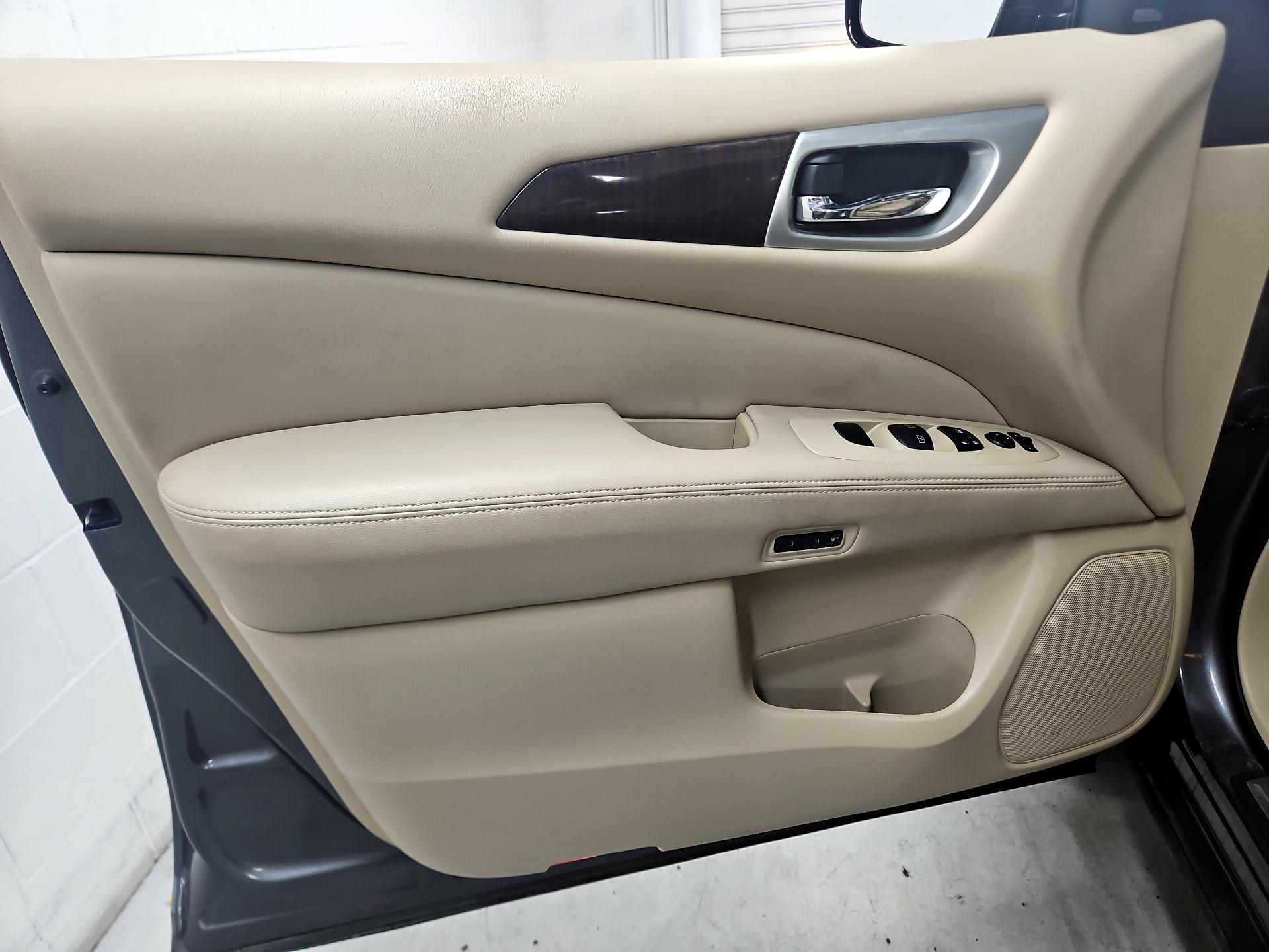 Thumbnail: 2015 Nissan Pathfinder - 12