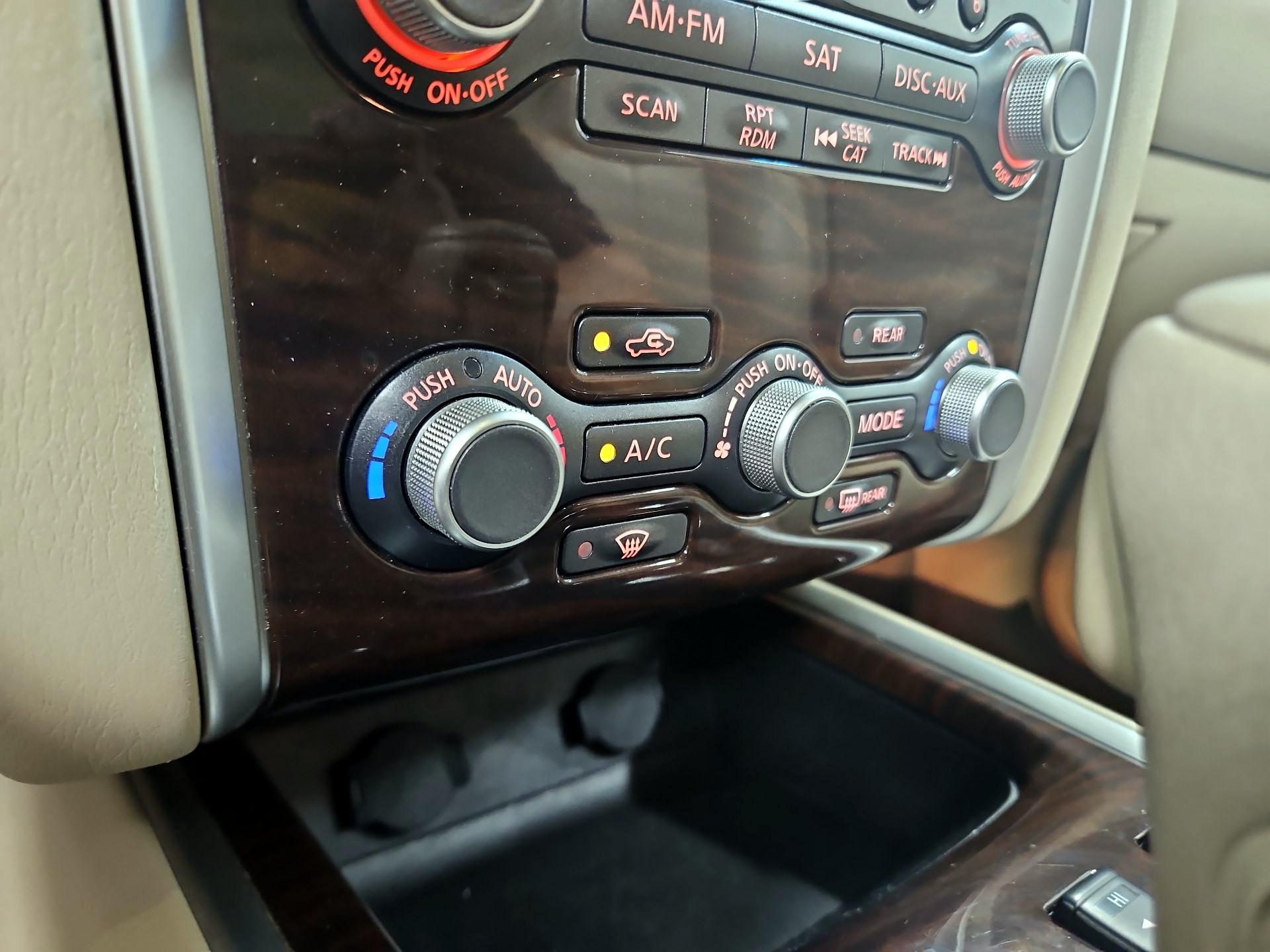 Thumbnail: 2015 Nissan Pathfinder - 17
