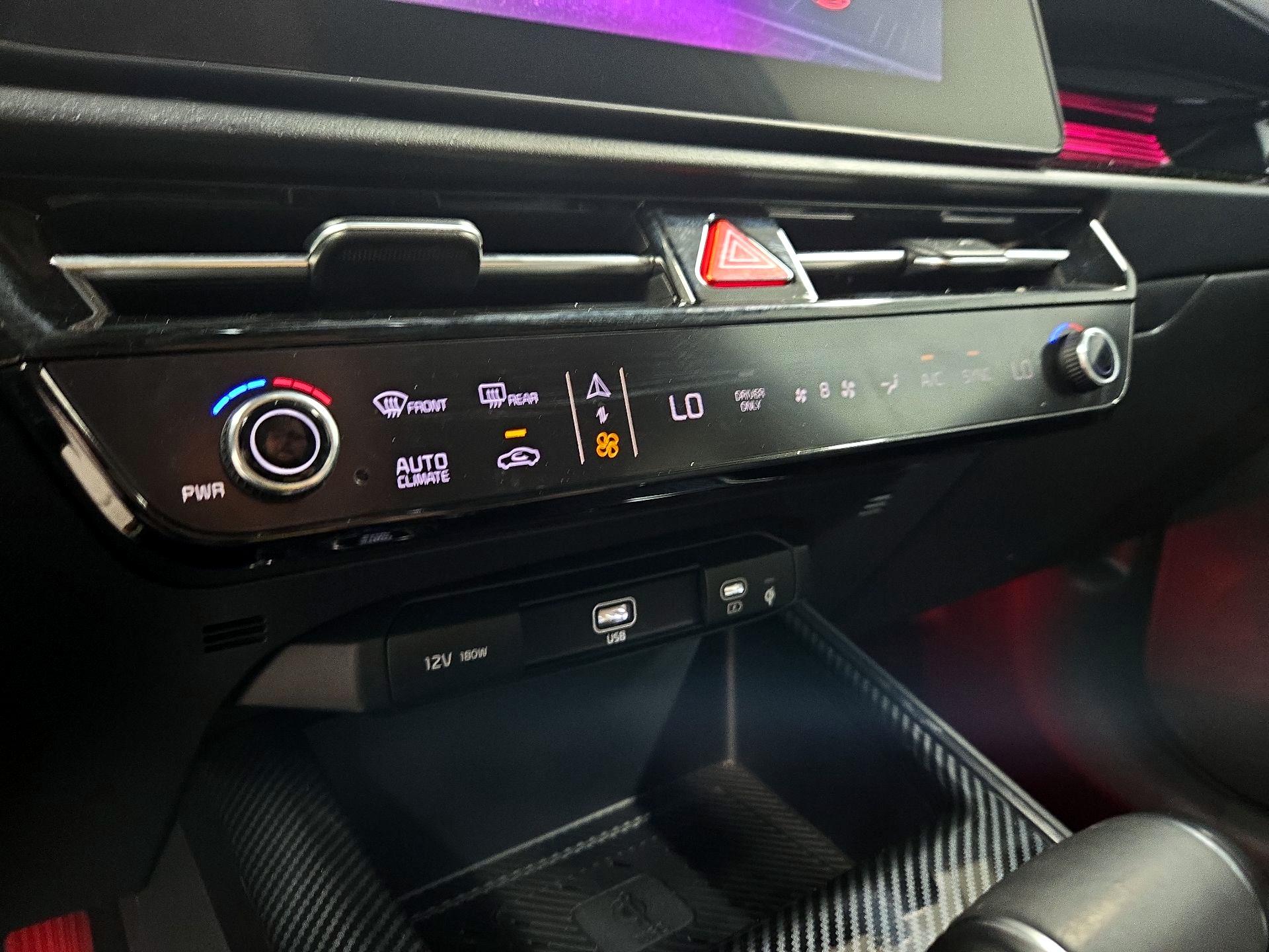 Thumbnail: 2023 Kia Niro - 17