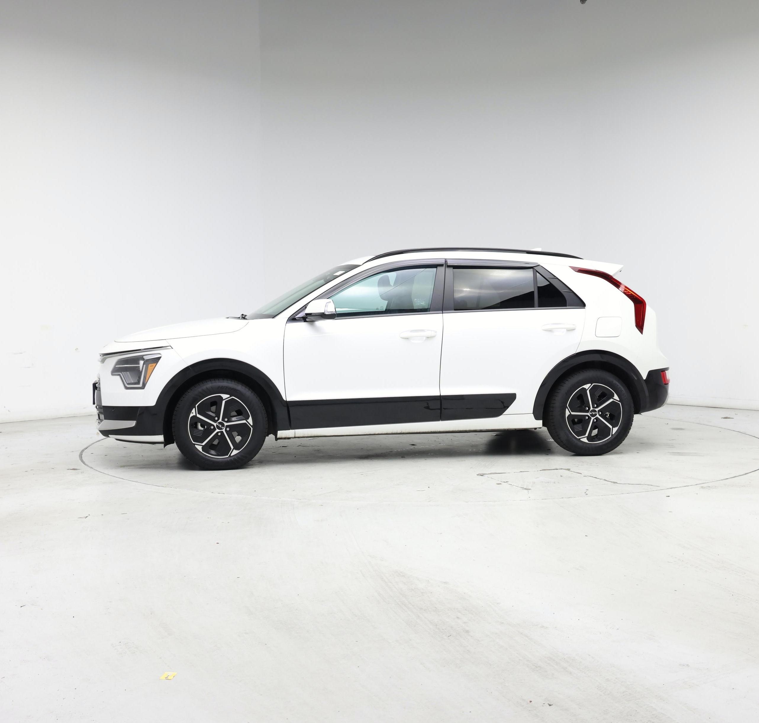 Thumbnail: 2023 Kia Niro - 3