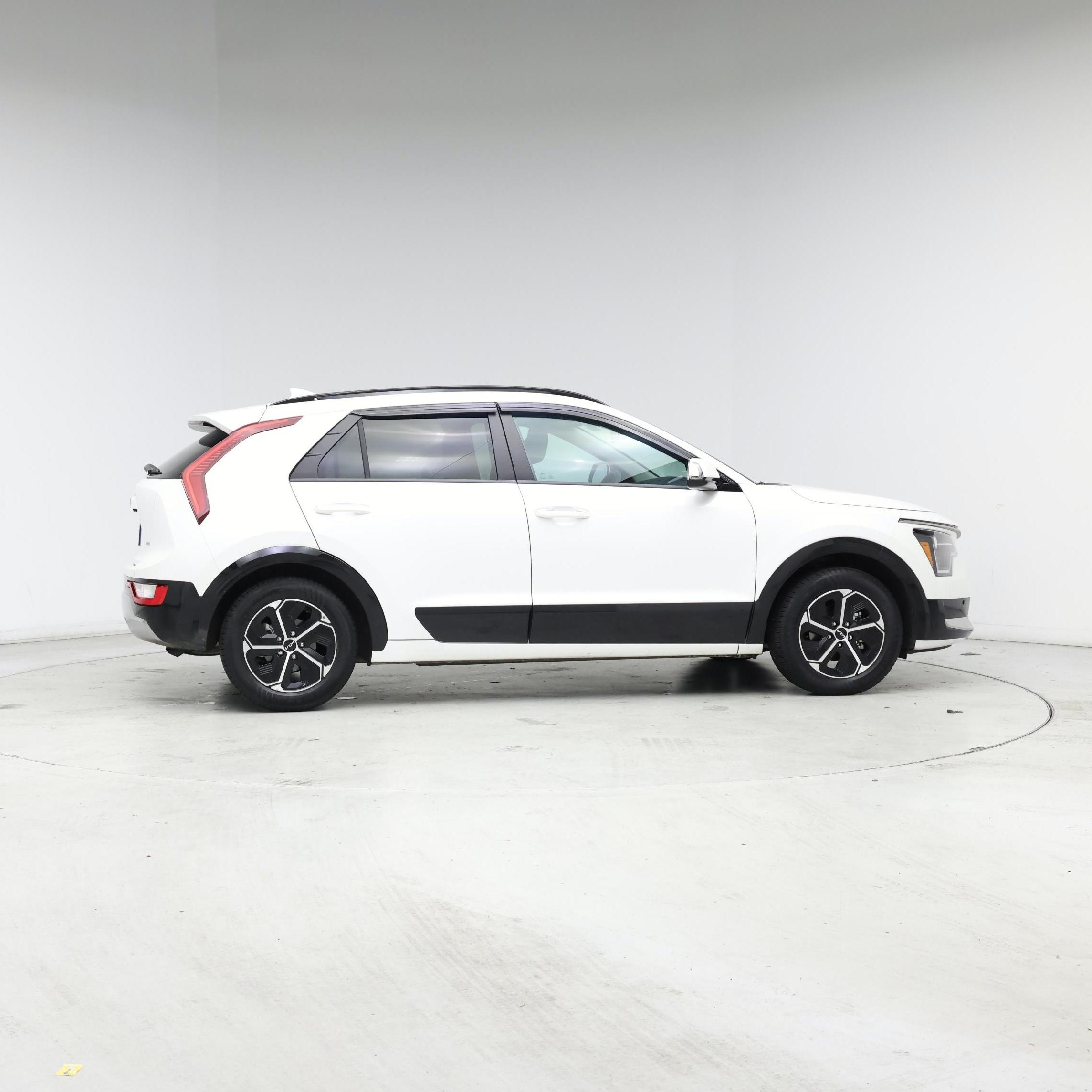 Thumbnail: 2023 Kia Niro - 7