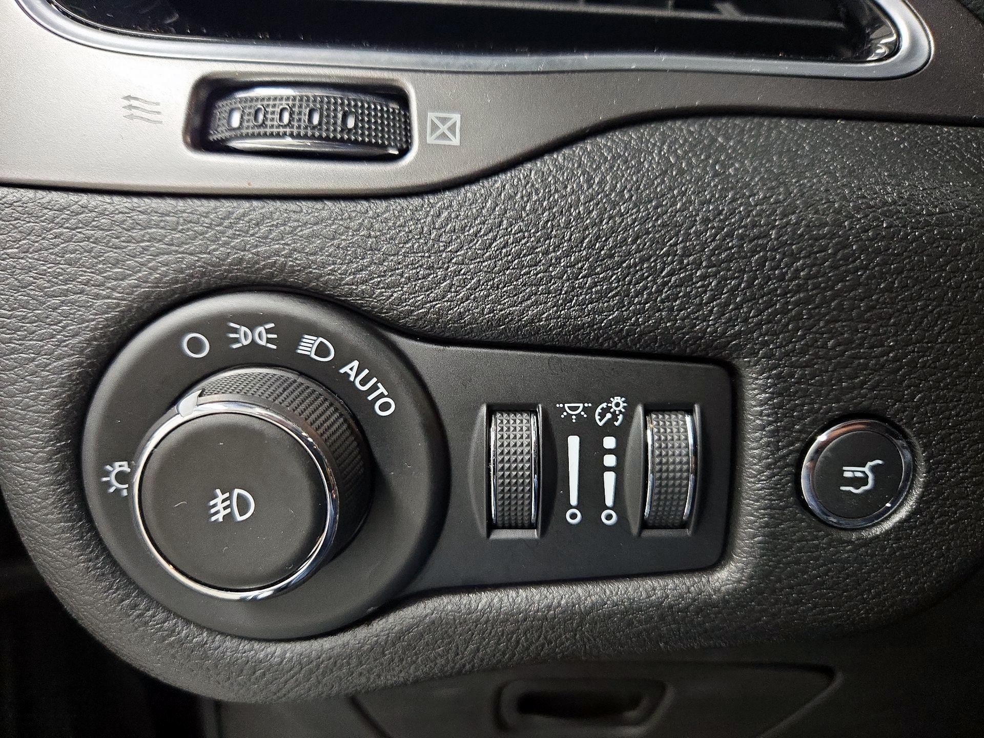 Thumbnail: 2019 Jeep Cherokee - 13
