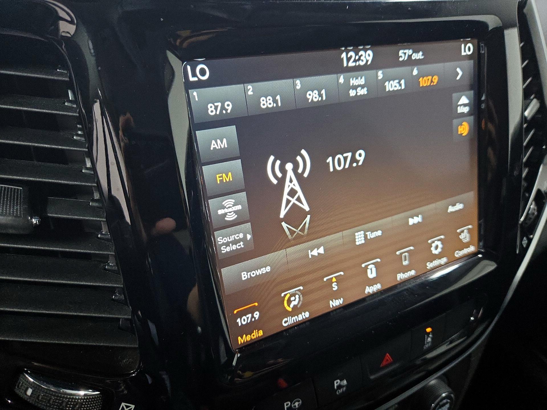 Thumbnail: 2019 Jeep Cherokee - 16