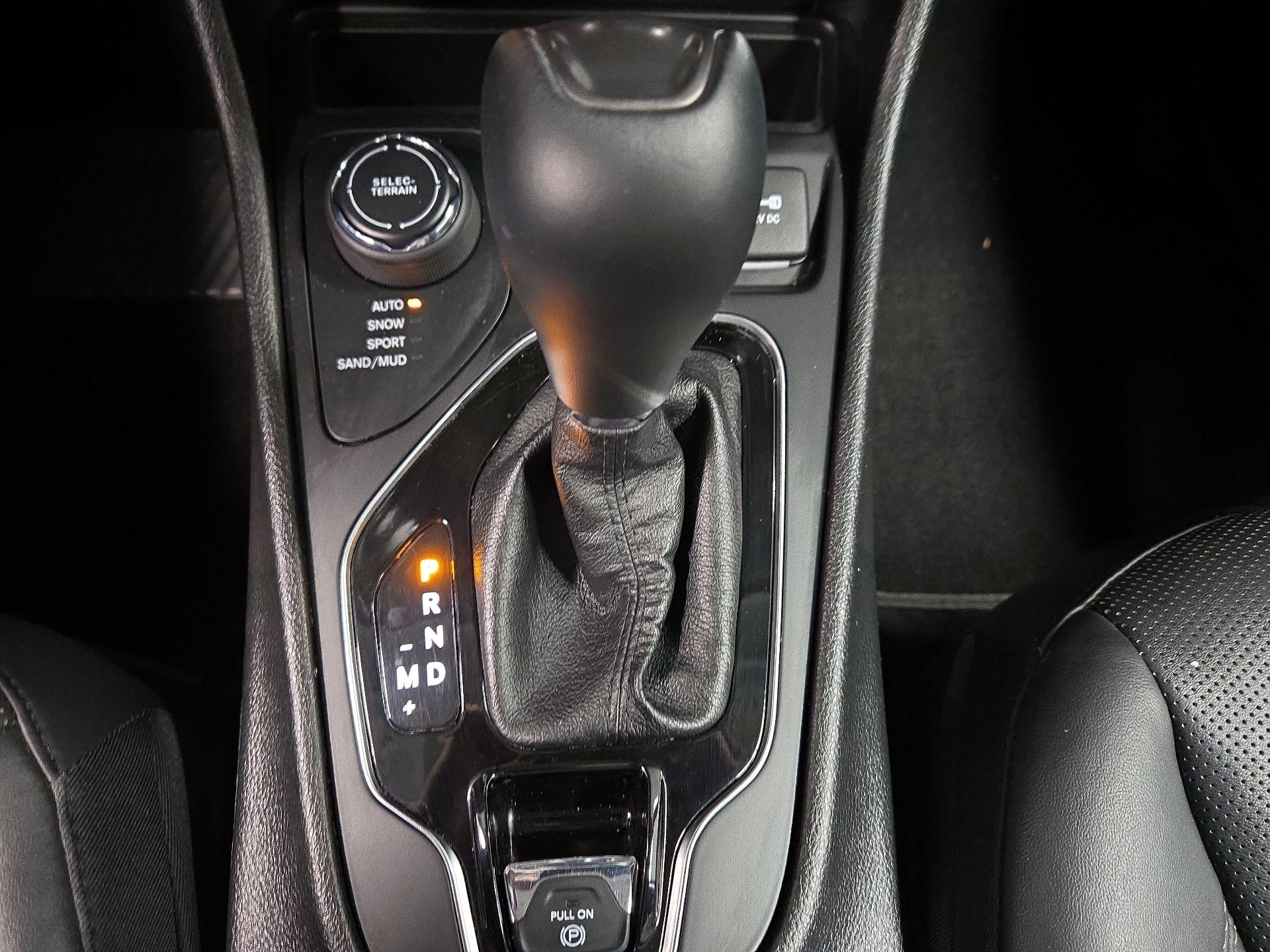 Thumbnail: 2019 Jeep Cherokee - 18