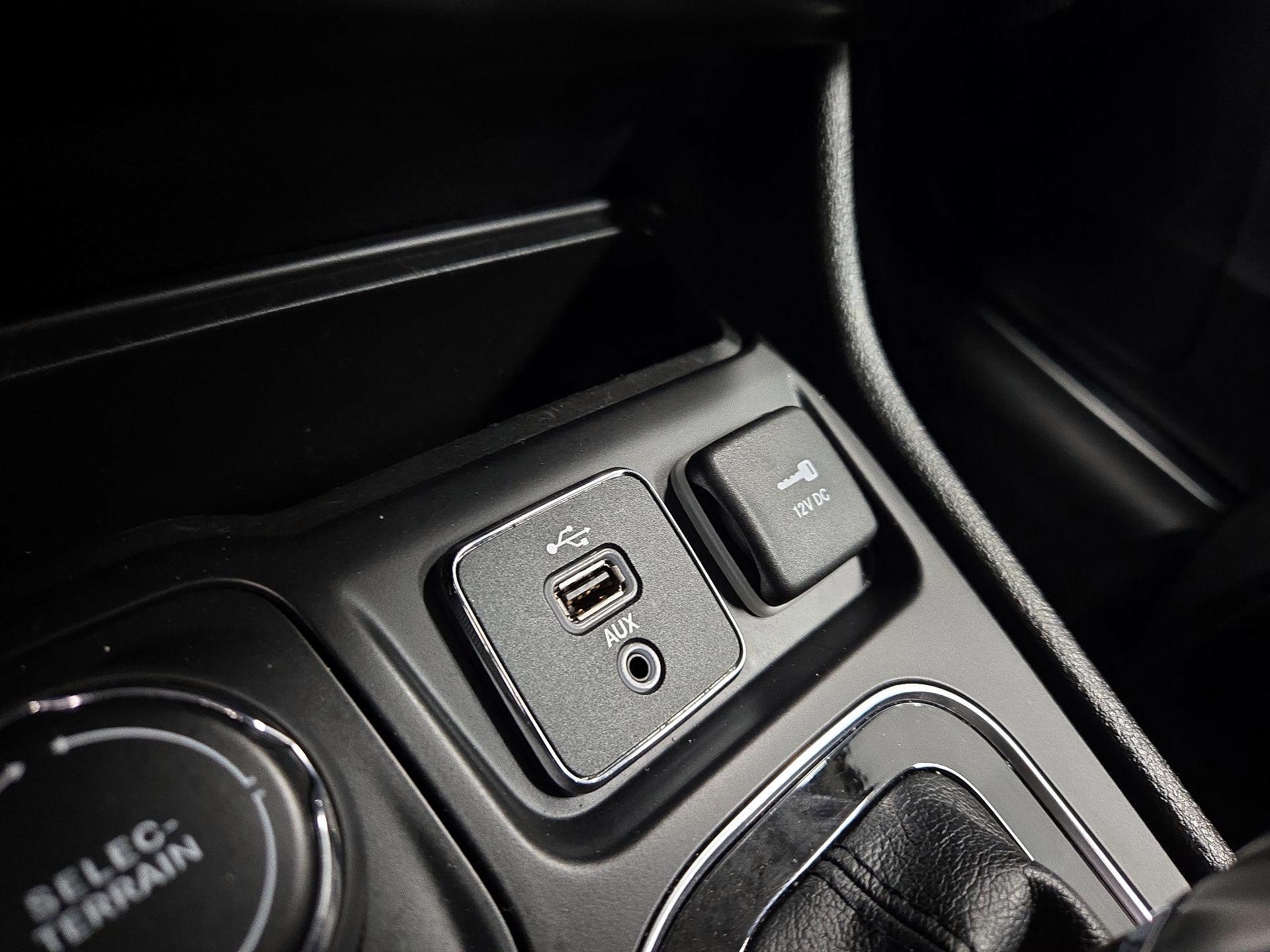Thumbnail: 2019 Jeep Cherokee - 19