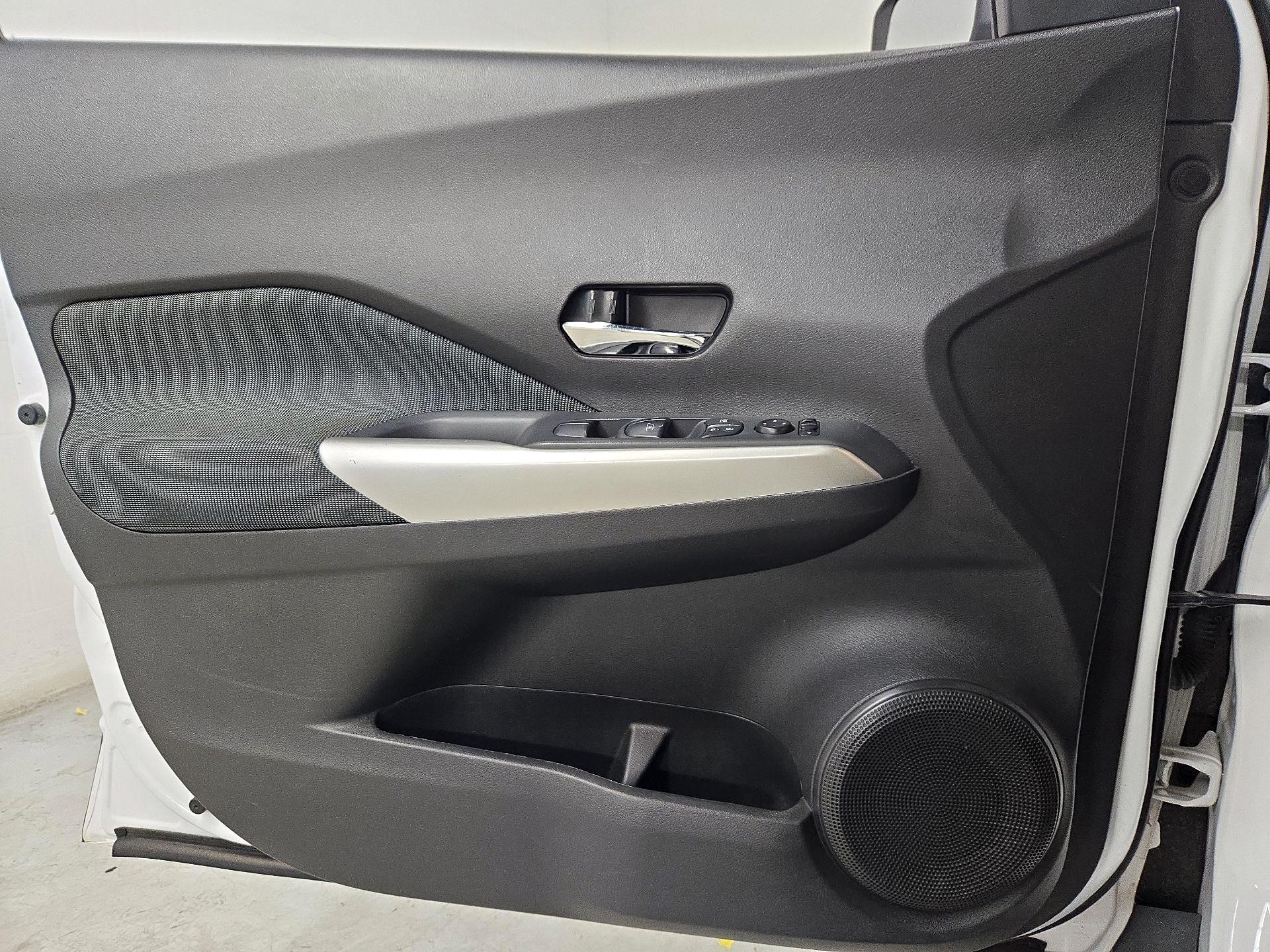 Thumbnail: 2019 Nissan Kicks - 12