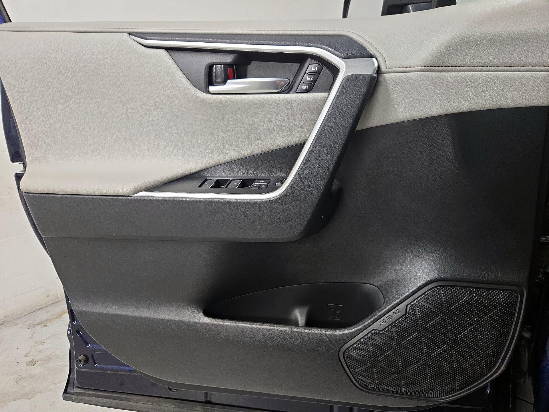 Thumbnail: 2022 Toyota RAV4 - 12
