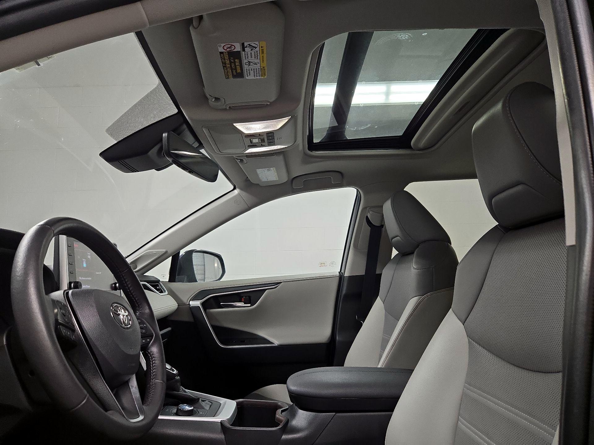 Thumbnail: 2022 Toyota RAV4 - 19
