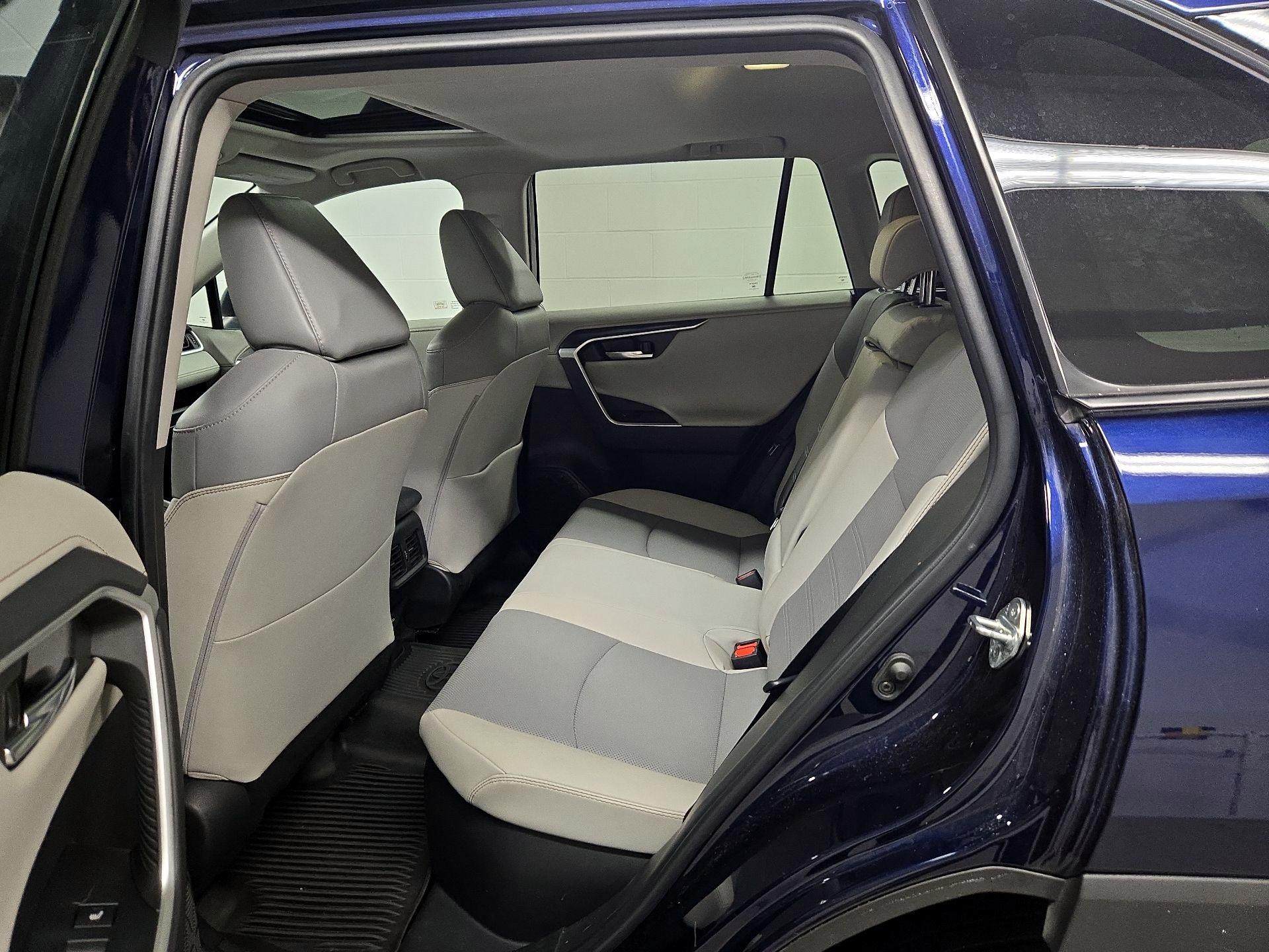 Thumbnail: 2022 Toyota RAV4 - 20