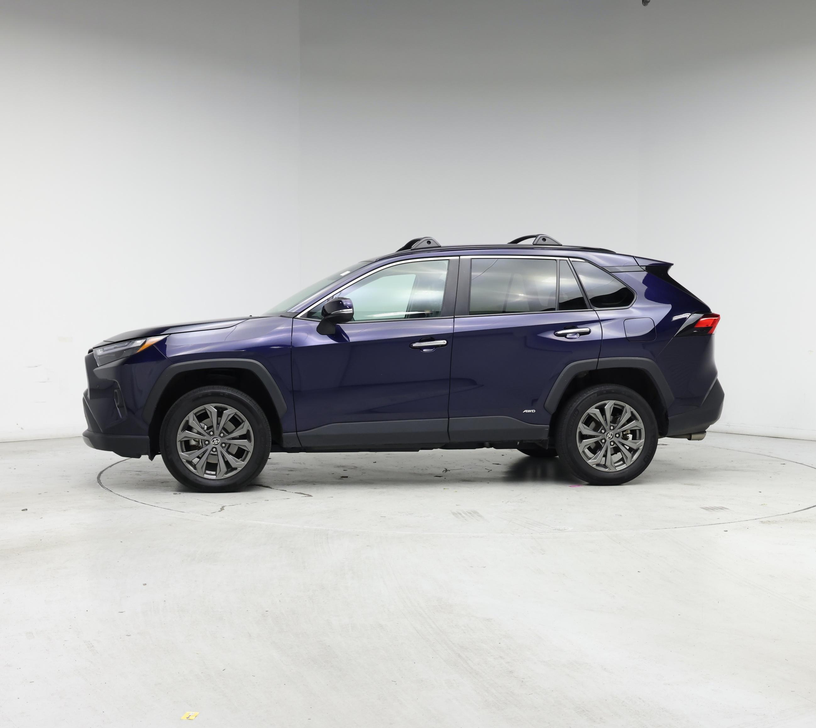 Thumbnail: 2022 Toyota RAV4 - 3