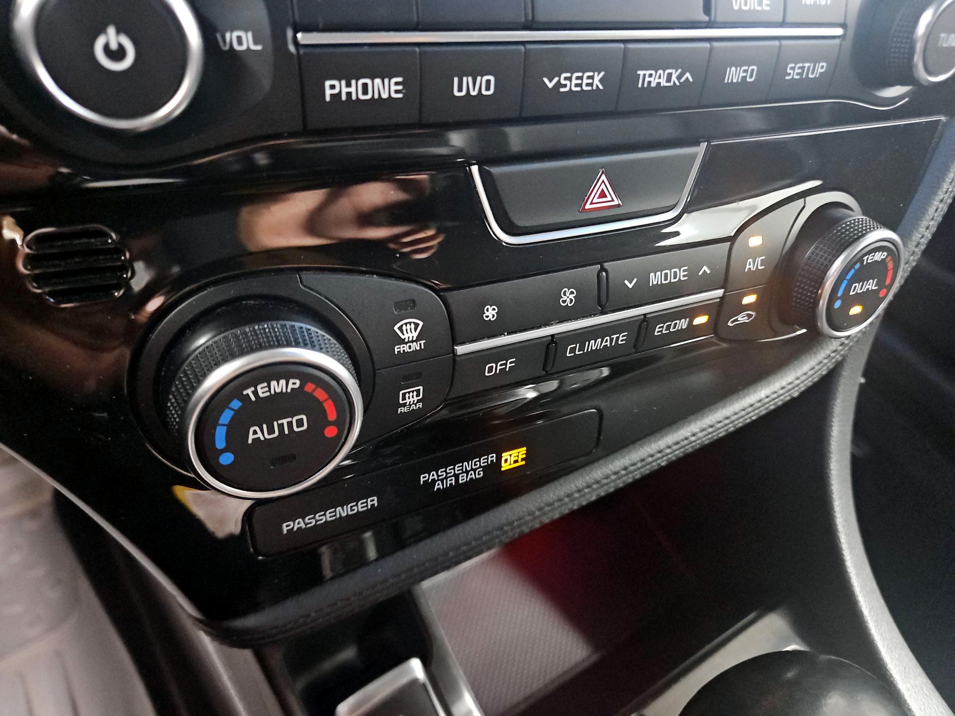 Thumbnail: 2016 Kia Optima - 16