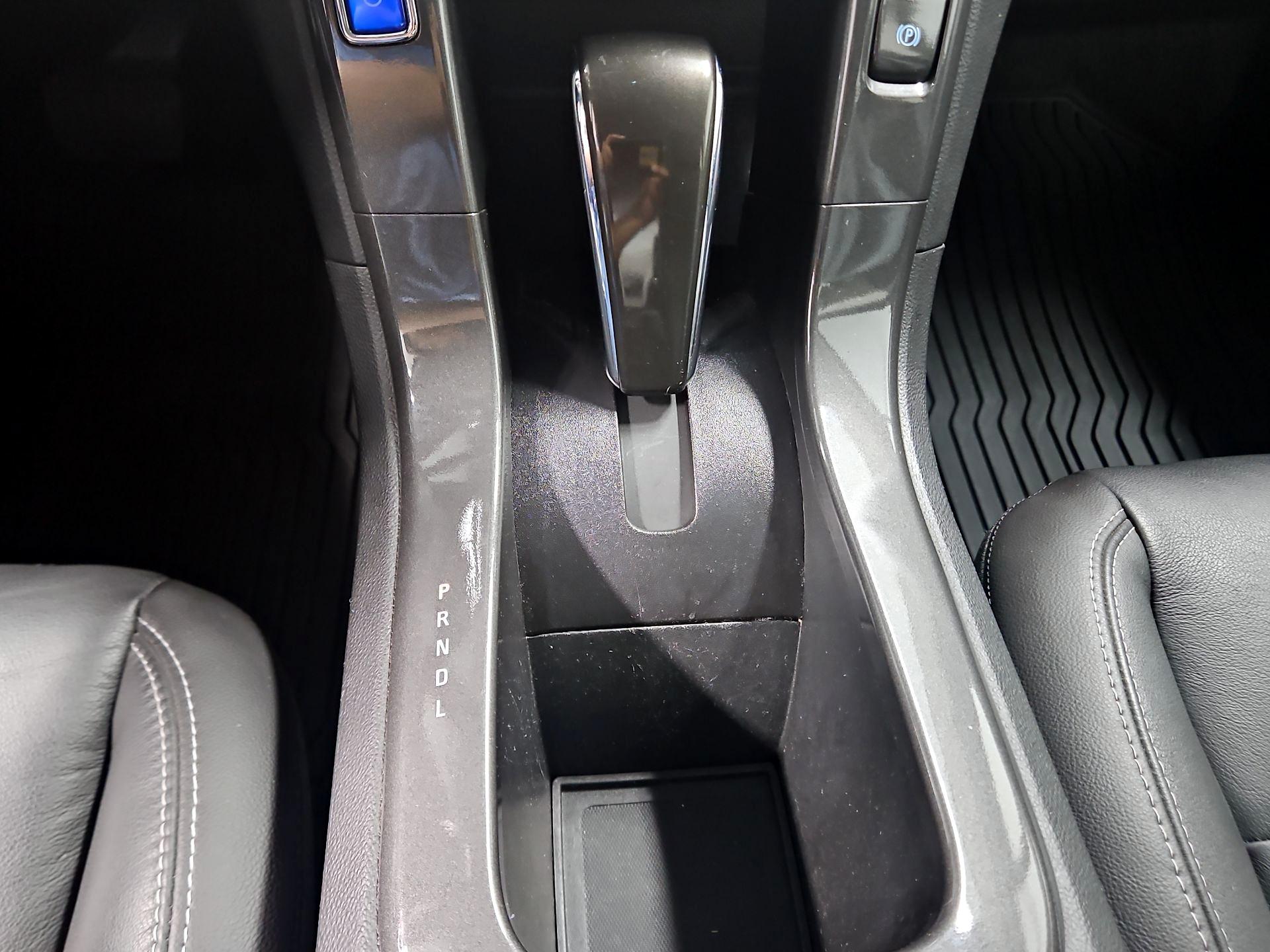 Thumbnail: 2014 Chevrolet Volt - 17
