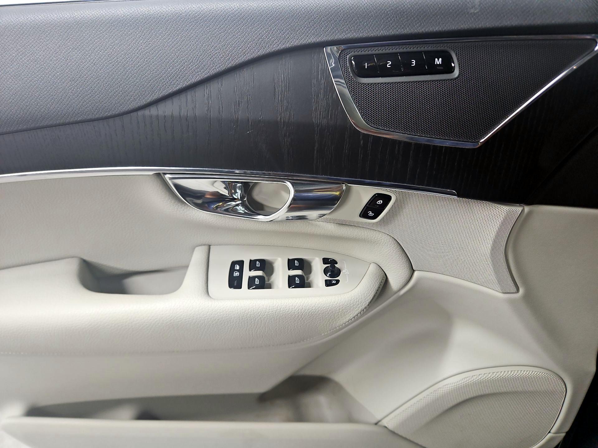 Thumbnail: 2020 Volvo XC90 - 12