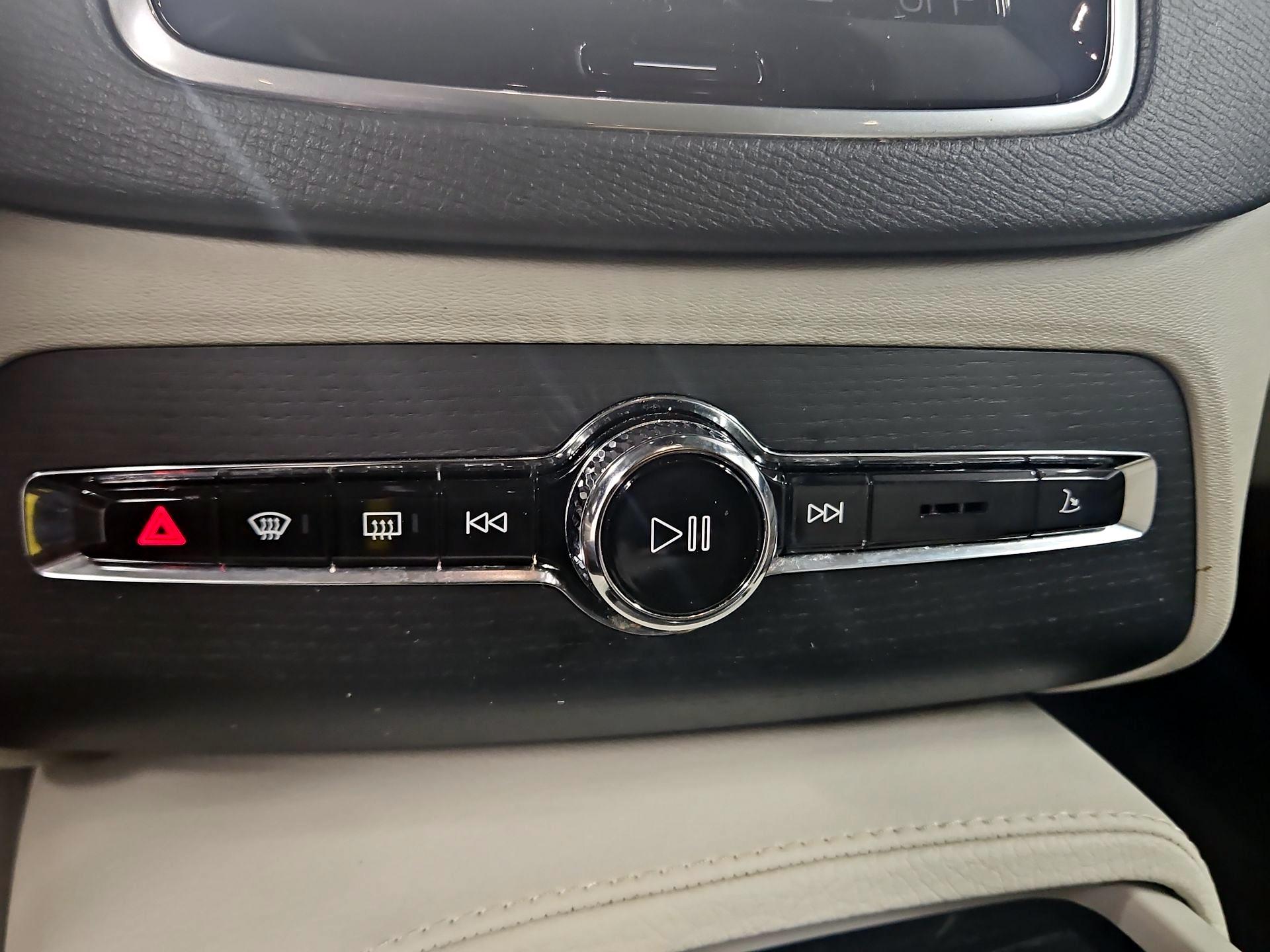 Thumbnail: 2020 Volvo XC90 - 16