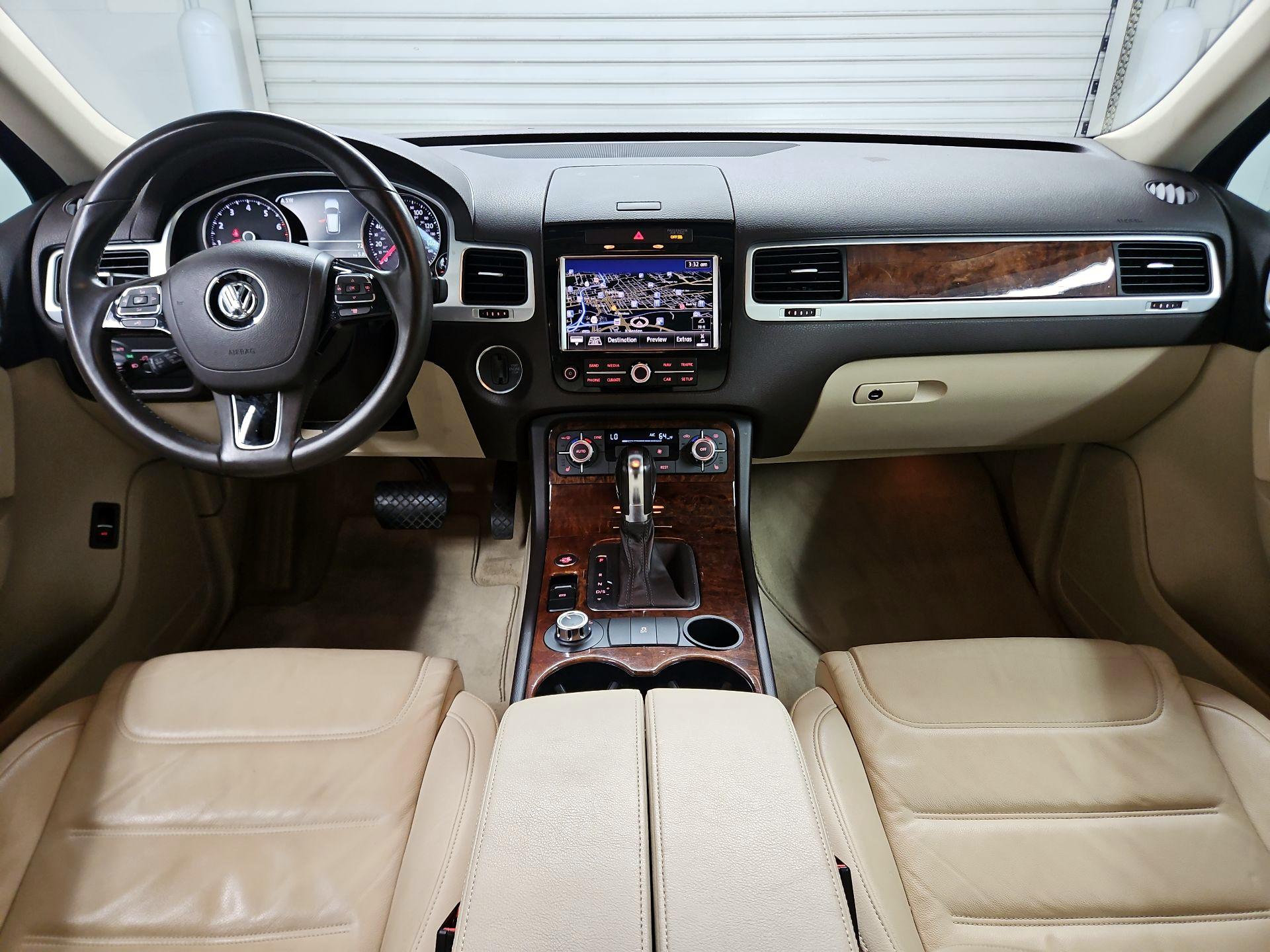Thumbnail: 2014 Volkswagen Touareg - 9