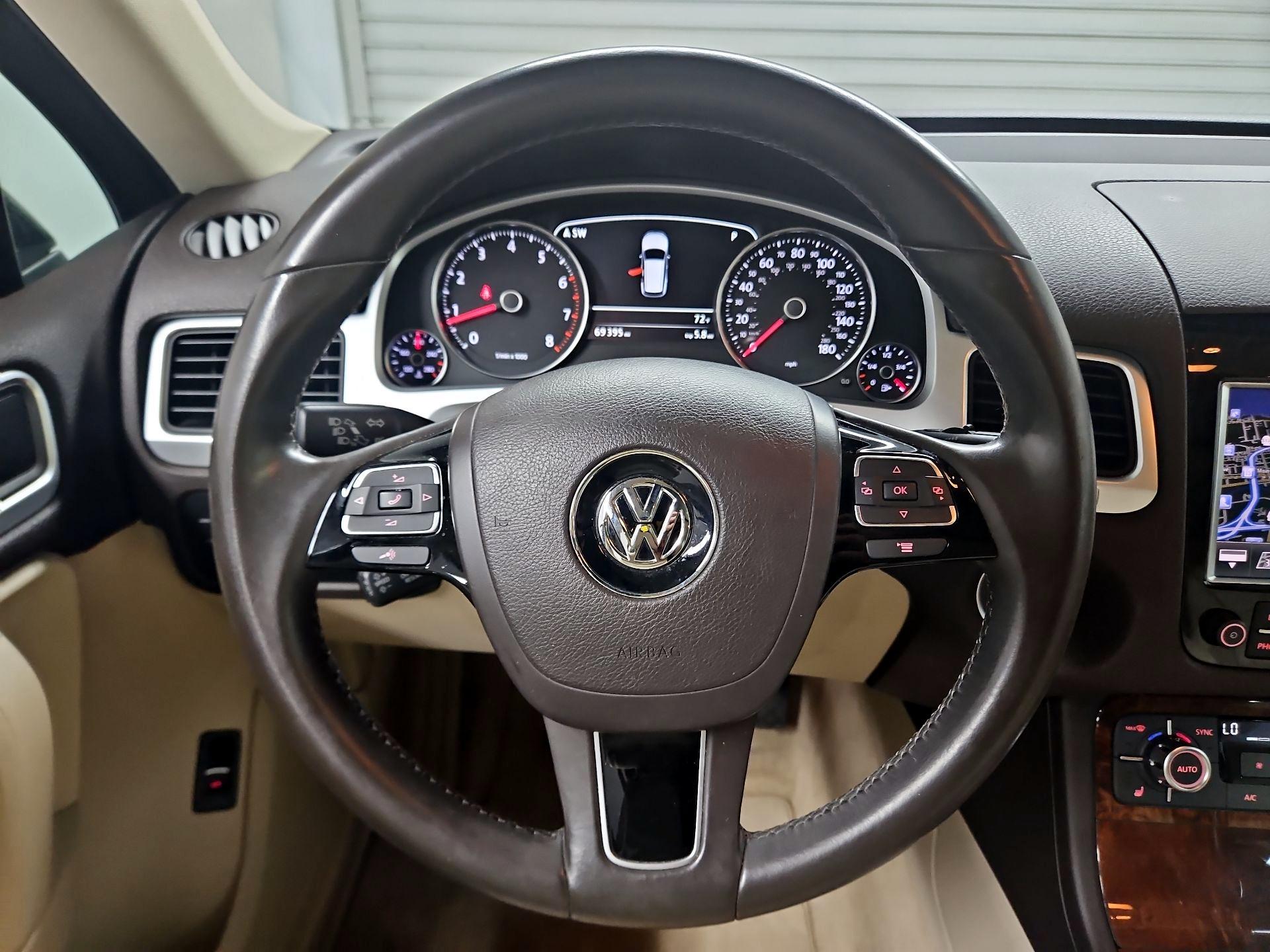 Thumbnail: 2014 Volkswagen Touareg - 10