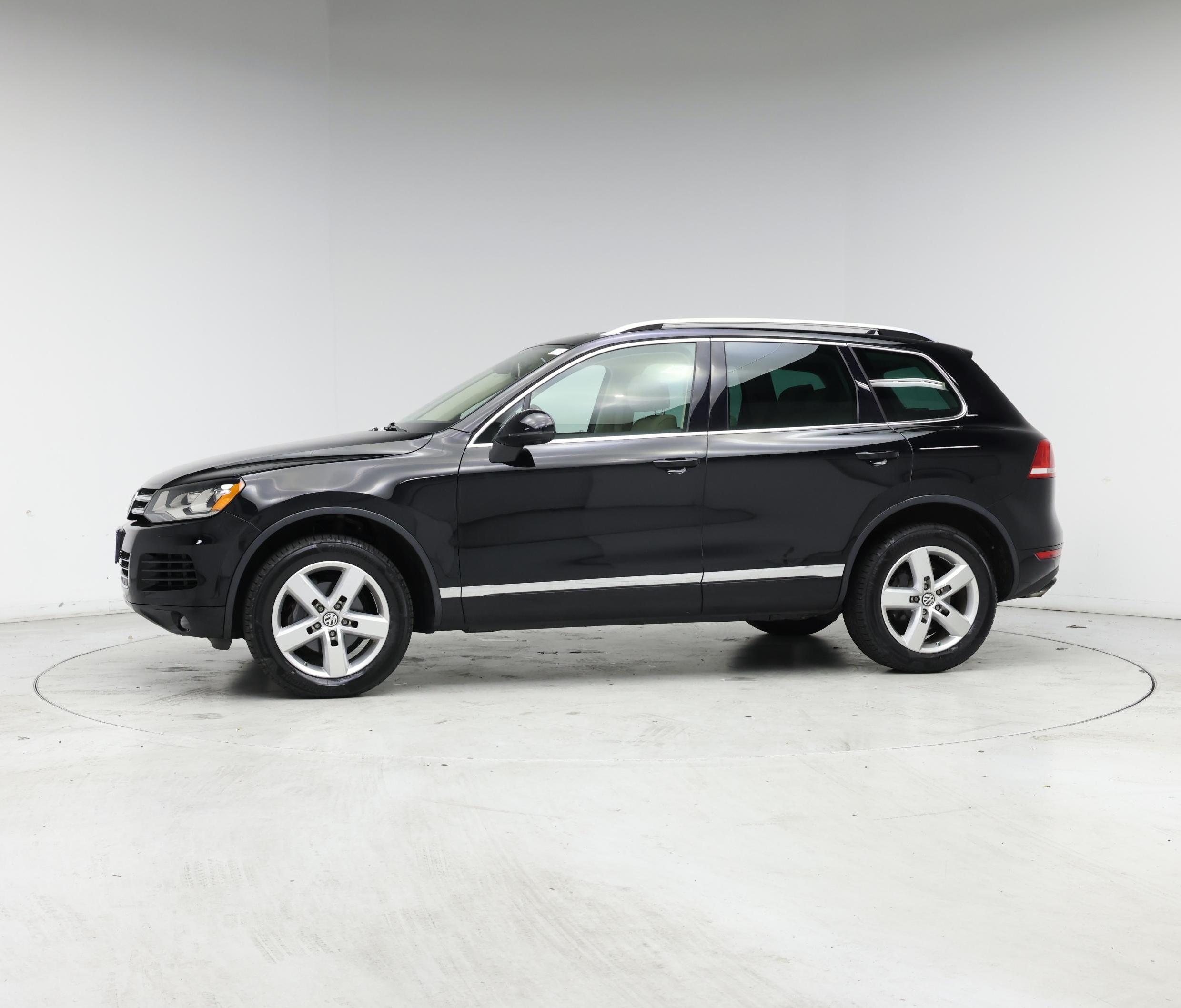 Thumbnail: 2014 Volkswagen Touareg - 3