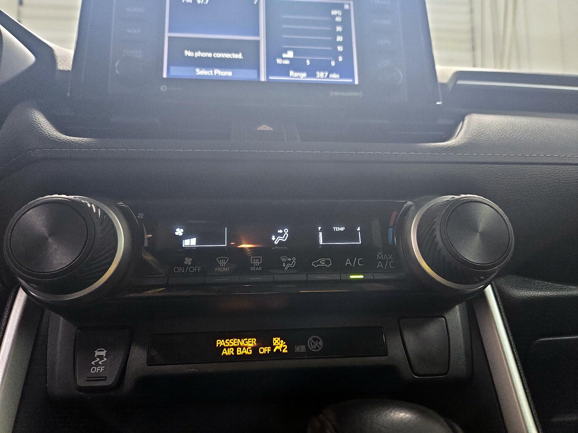 Thumbnail: 2020 Toyota RAV4 - 16