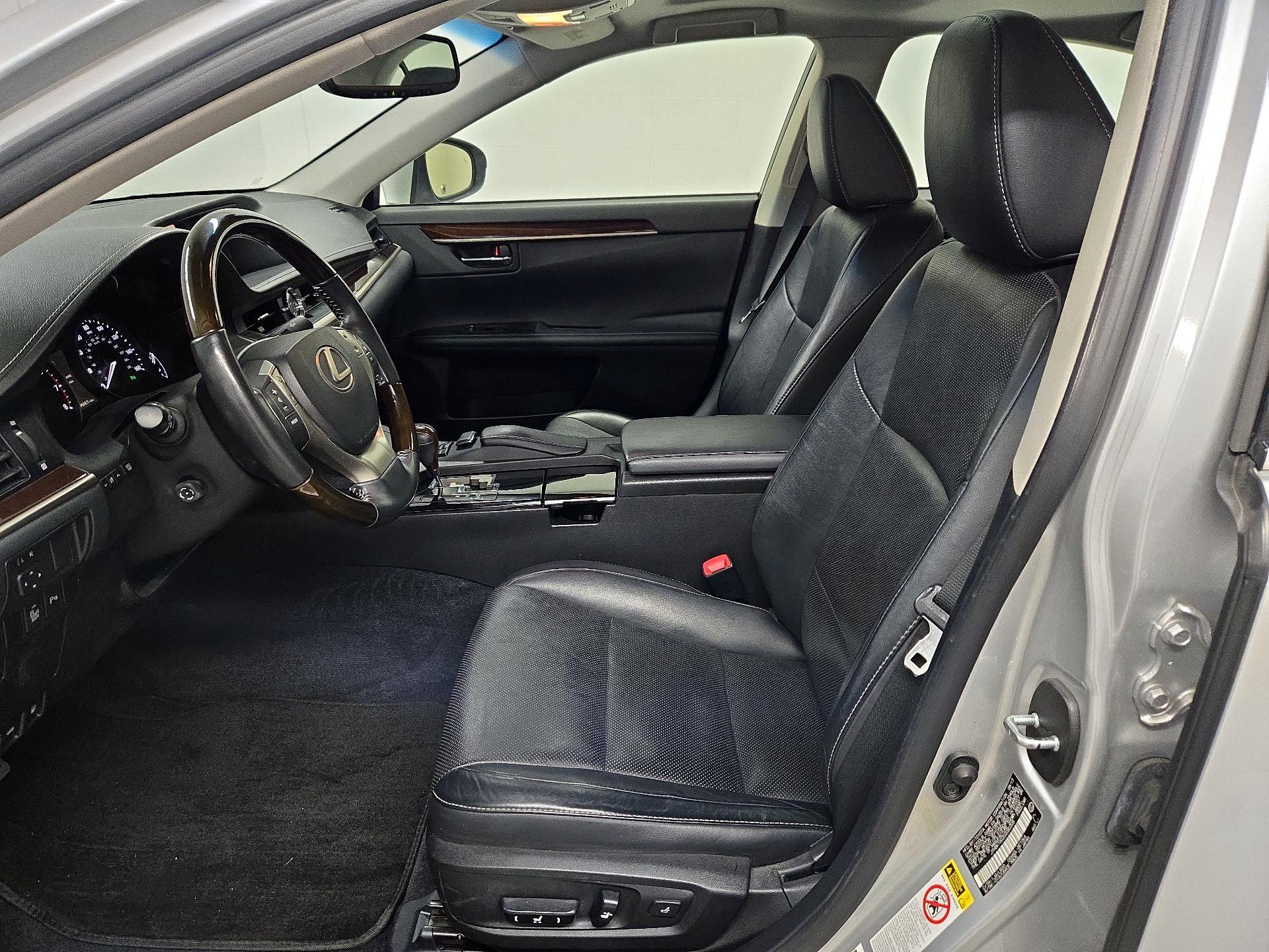 Thumbnail: 2013 Lexus ES - 11