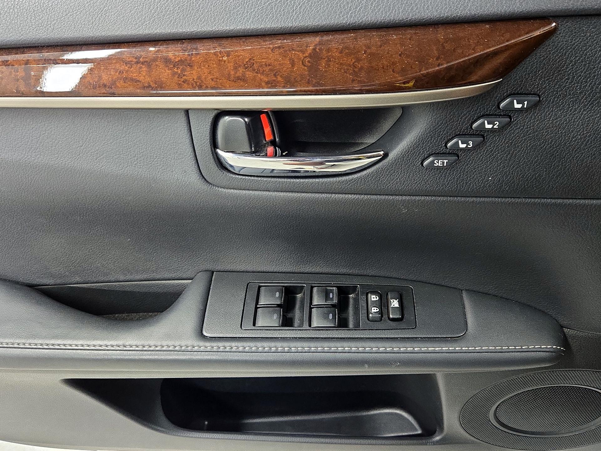 Thumbnail: 2013 Lexus ES - 12