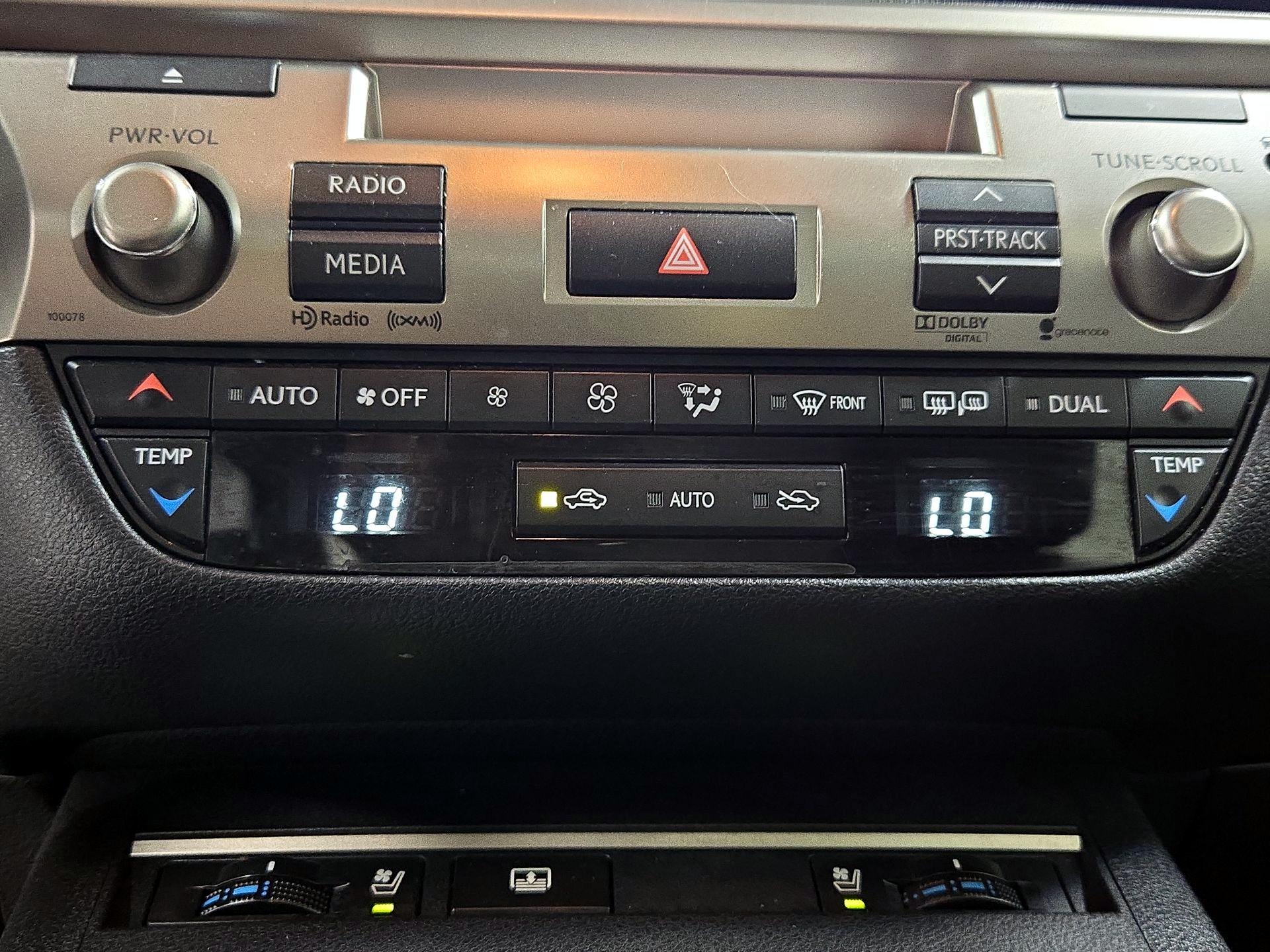 Thumbnail: 2013 Lexus ES - 17