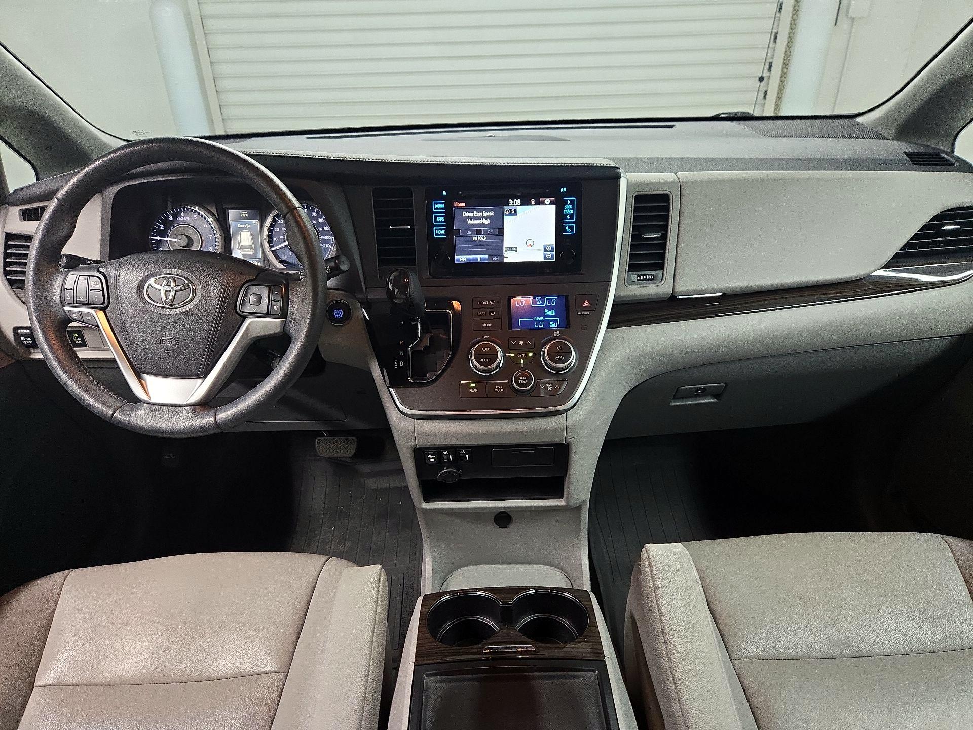 Thumbnail: 2017 Toyota Sienna - 9