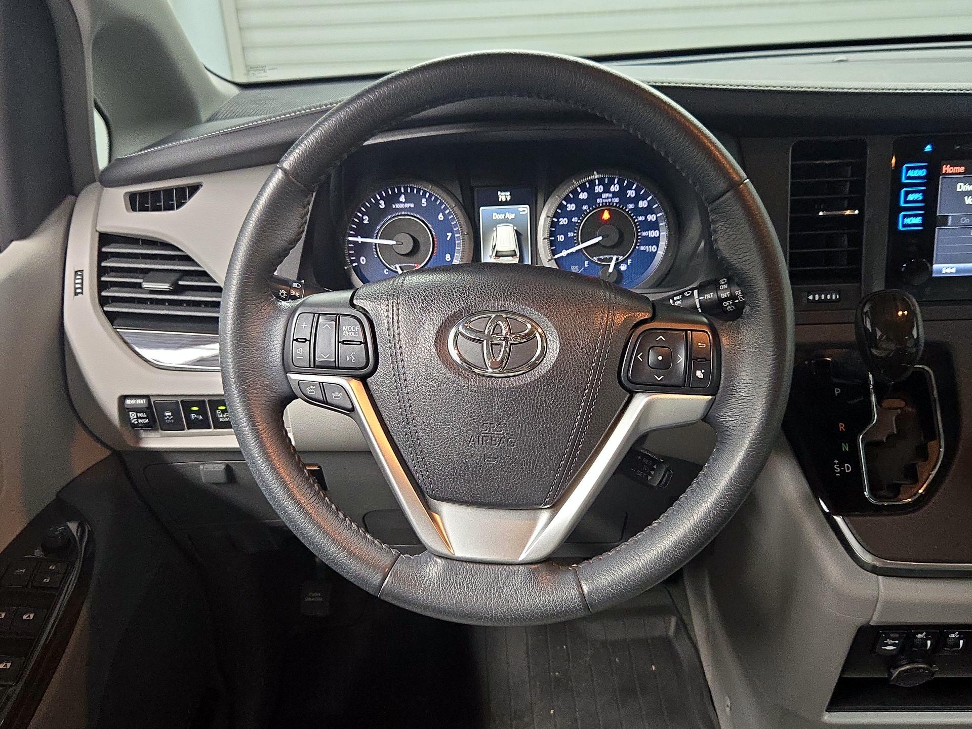 Thumbnail: 2017 Toyota Sienna - 10