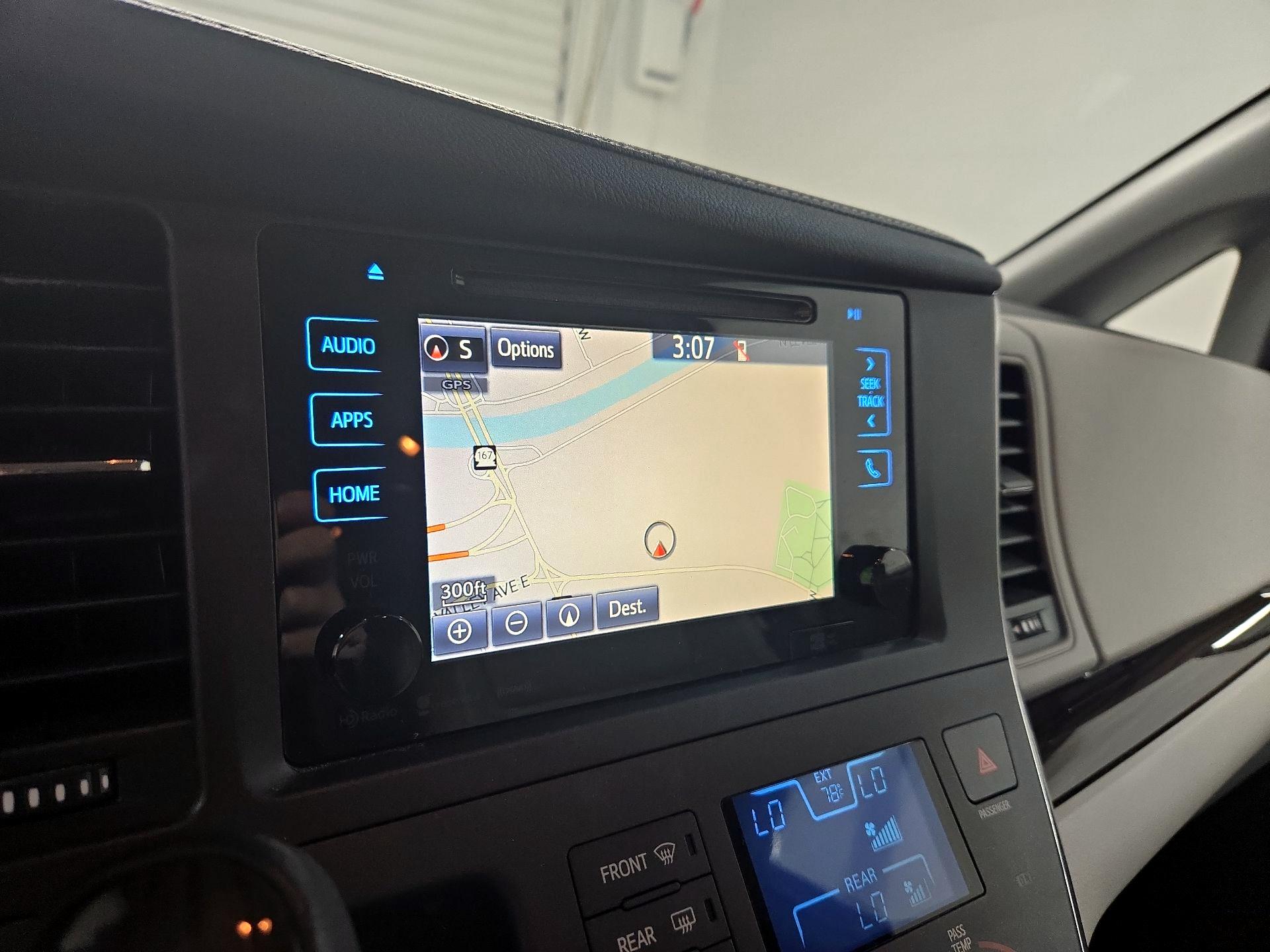 Thumbnail: 2017 Toyota Sienna - 14