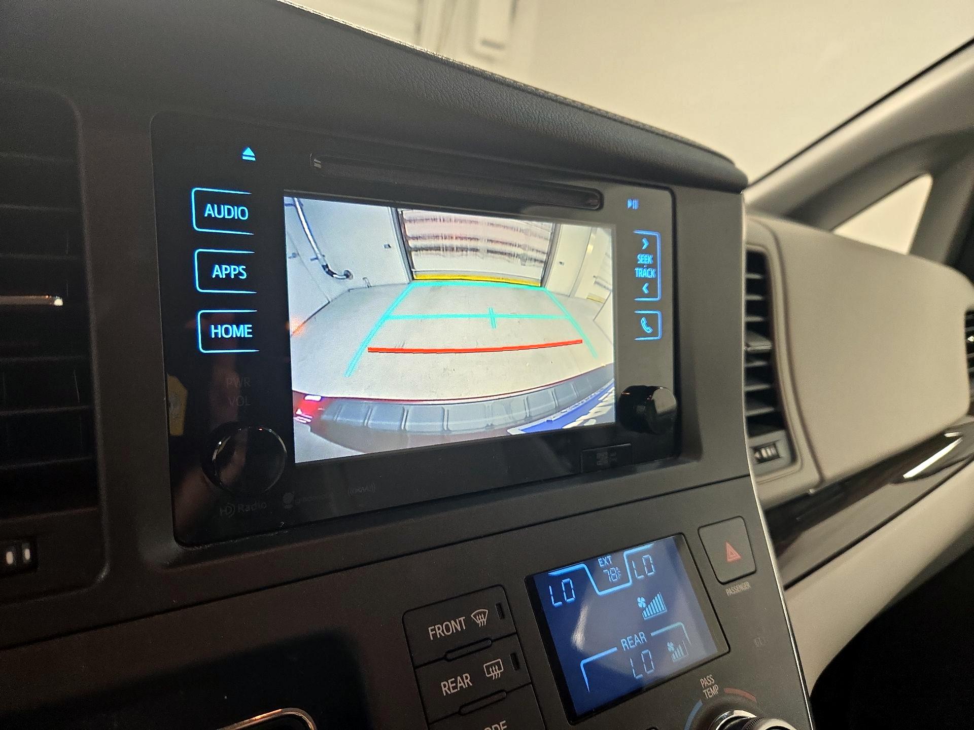 Thumbnail: 2017 Toyota Sienna - 15