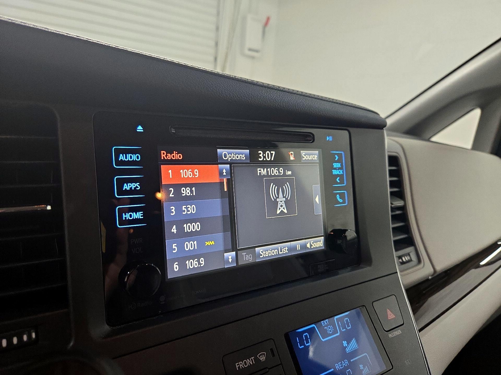 Thumbnail: 2017 Toyota Sienna - 16
