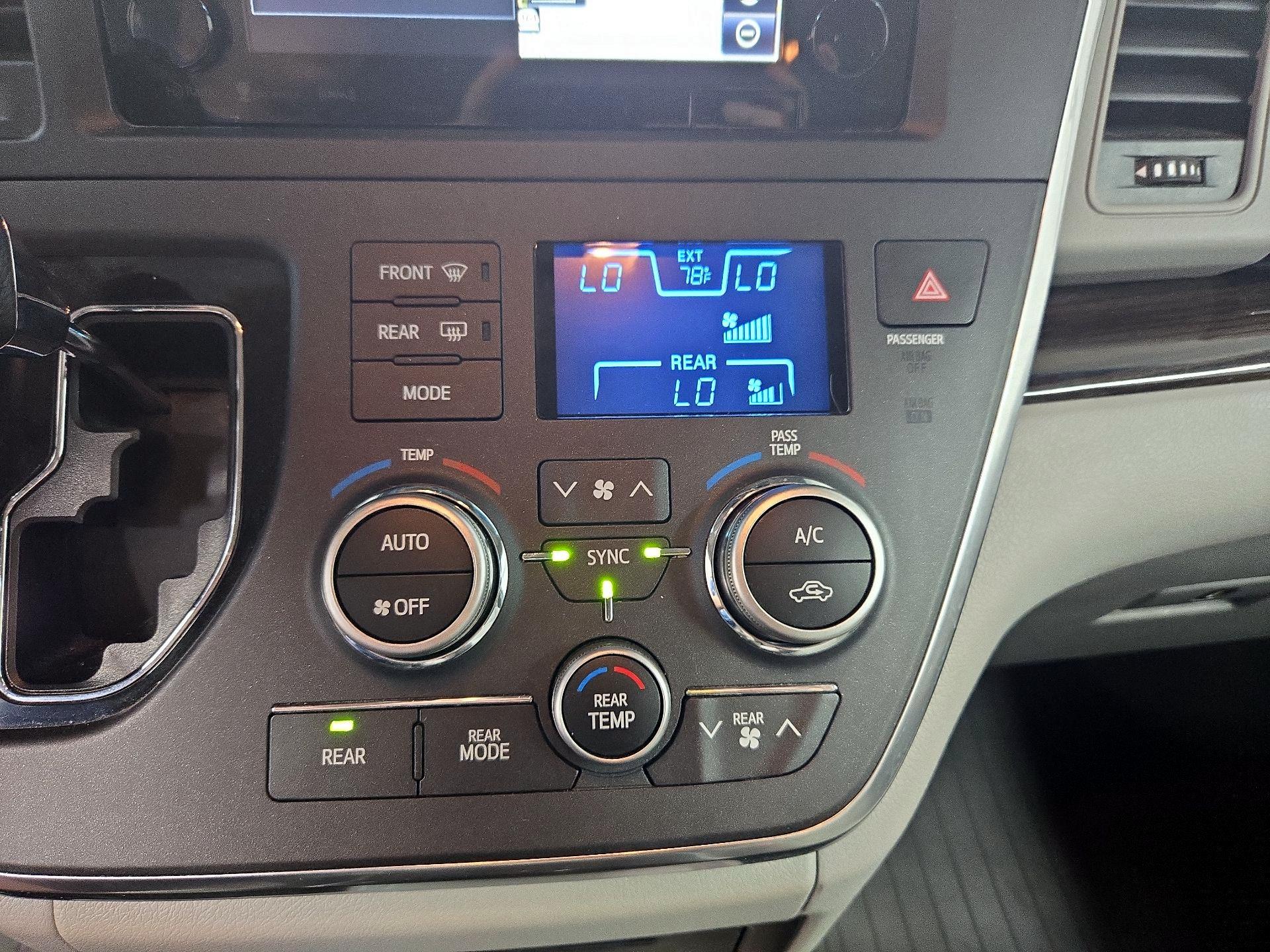 Thumbnail: 2017 Toyota Sienna - 17